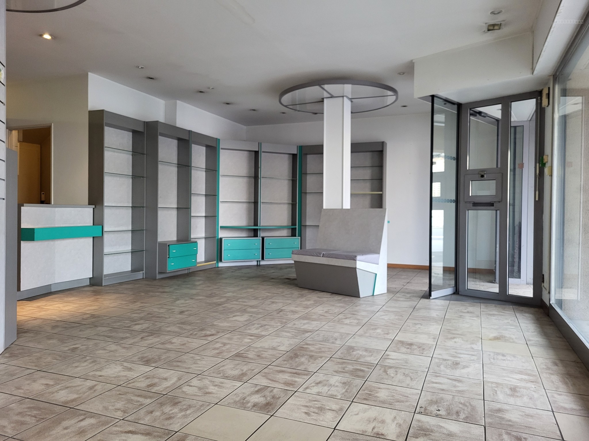 Local commercial de 130 m2, 17 Place Abbatiale 88480 Etival-Clairefontaine — photo 5