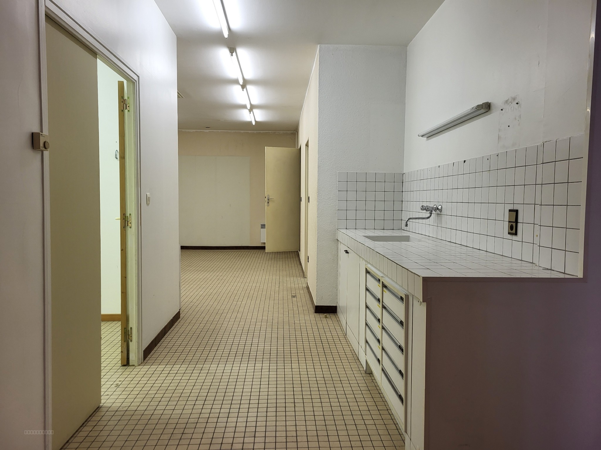 Local commercial de 130 m2, 17 Place Abbatiale 88480 Etival-Clairefontaine — photo 6