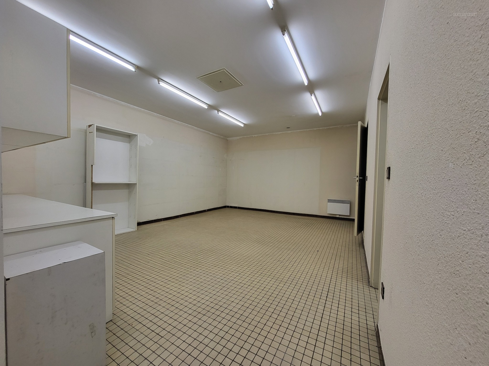 Local commercial de 130 m2, 17 Place Abbatiale 88480 Etival-Clairefontaine — photo 7