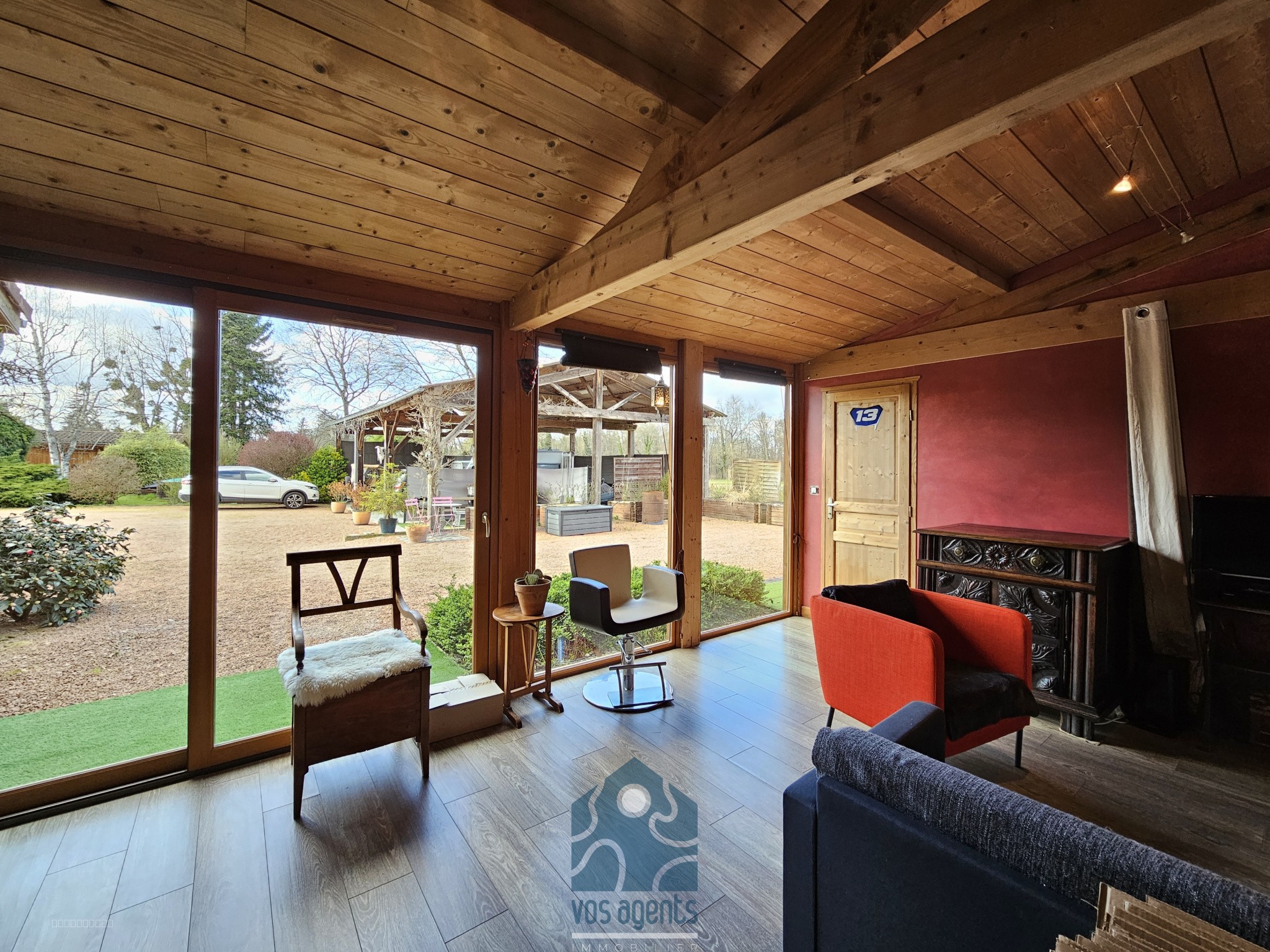 Propriété 6 pièces avec piscine, box à chevaux, garage, hangar et grand terrain — photo 8