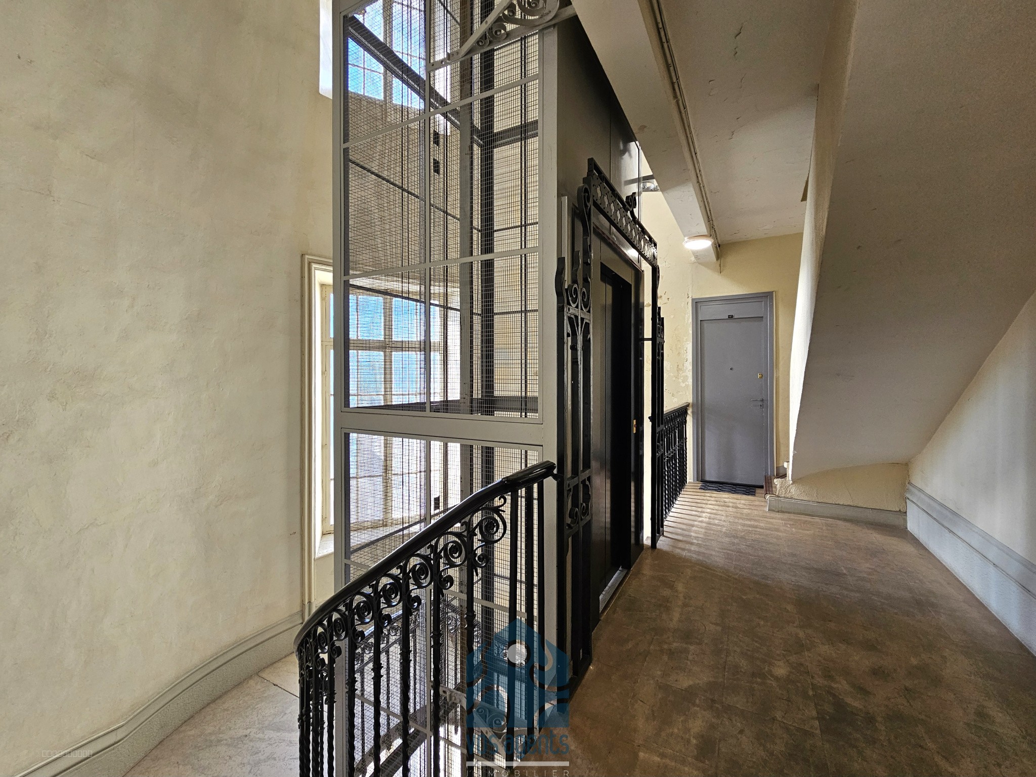 Studio en duplex avec balcon — photo 10