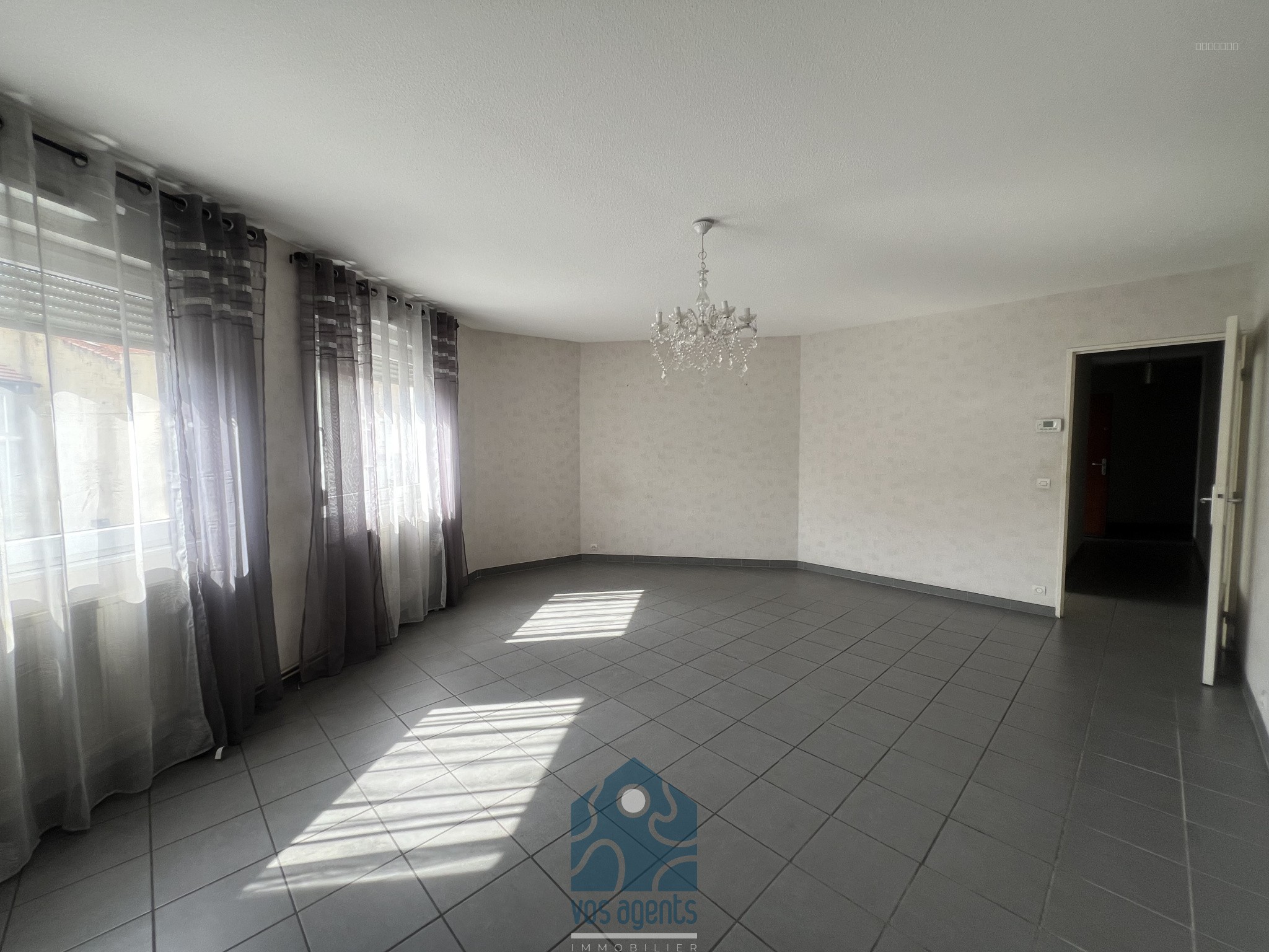 APPARTEMENT 4 PIECES AVEC BALCON, CAVE ET PARKING — photo 3