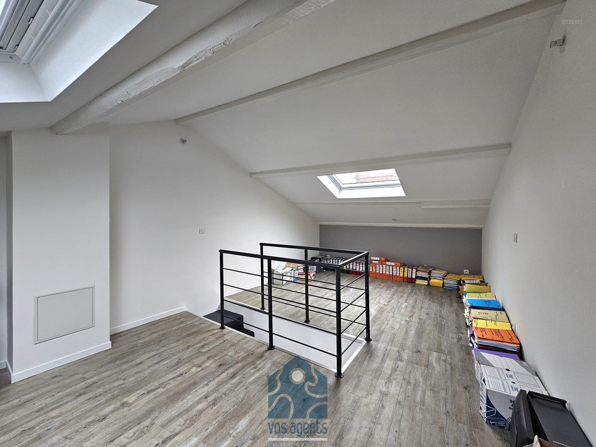 Ensemble immobilier avec maison de ville, appartement, grange et cave — photo 7
