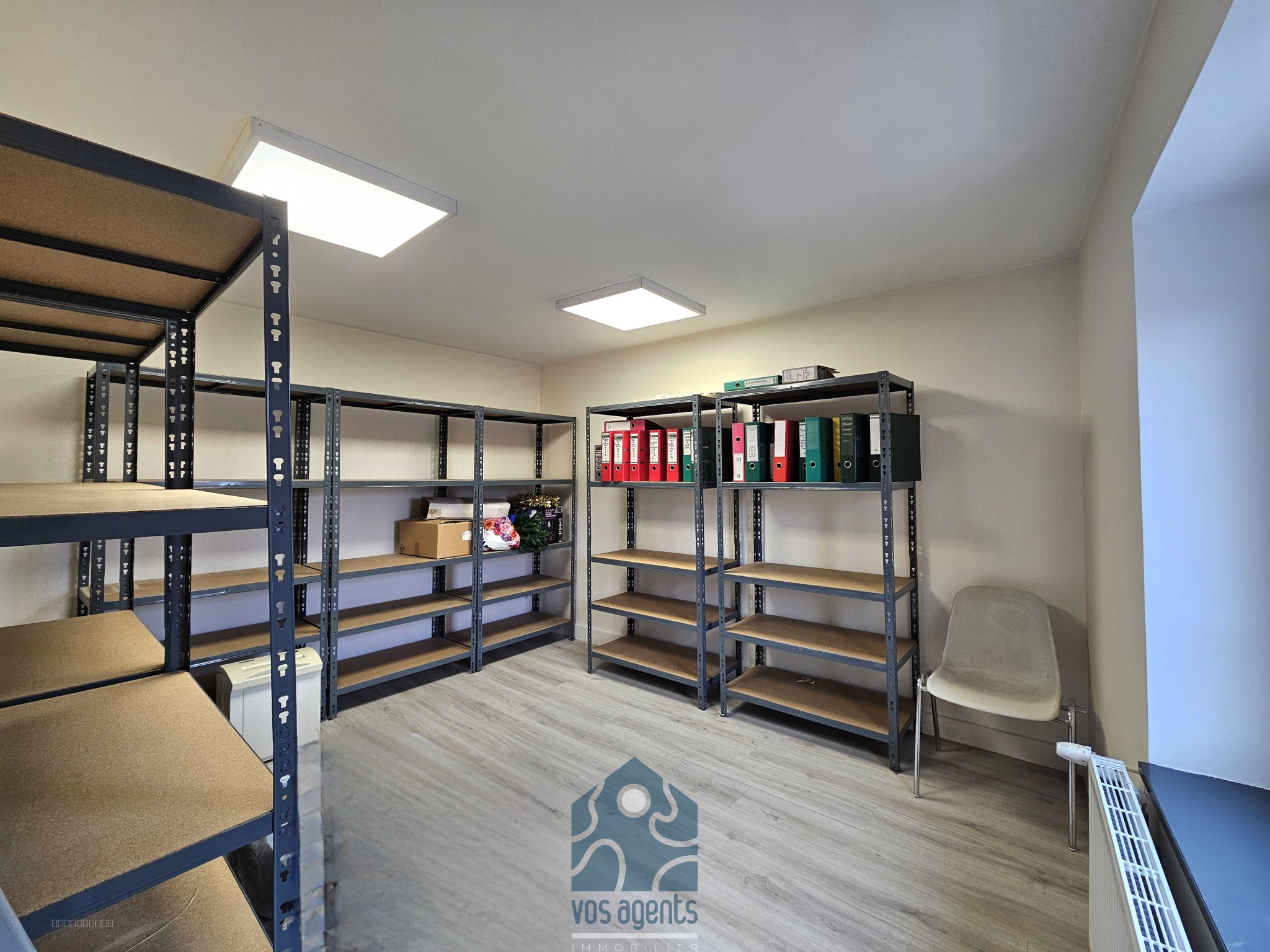 Ensemble immobilier avec maison de ville, appartement, grange et cave — photo 6