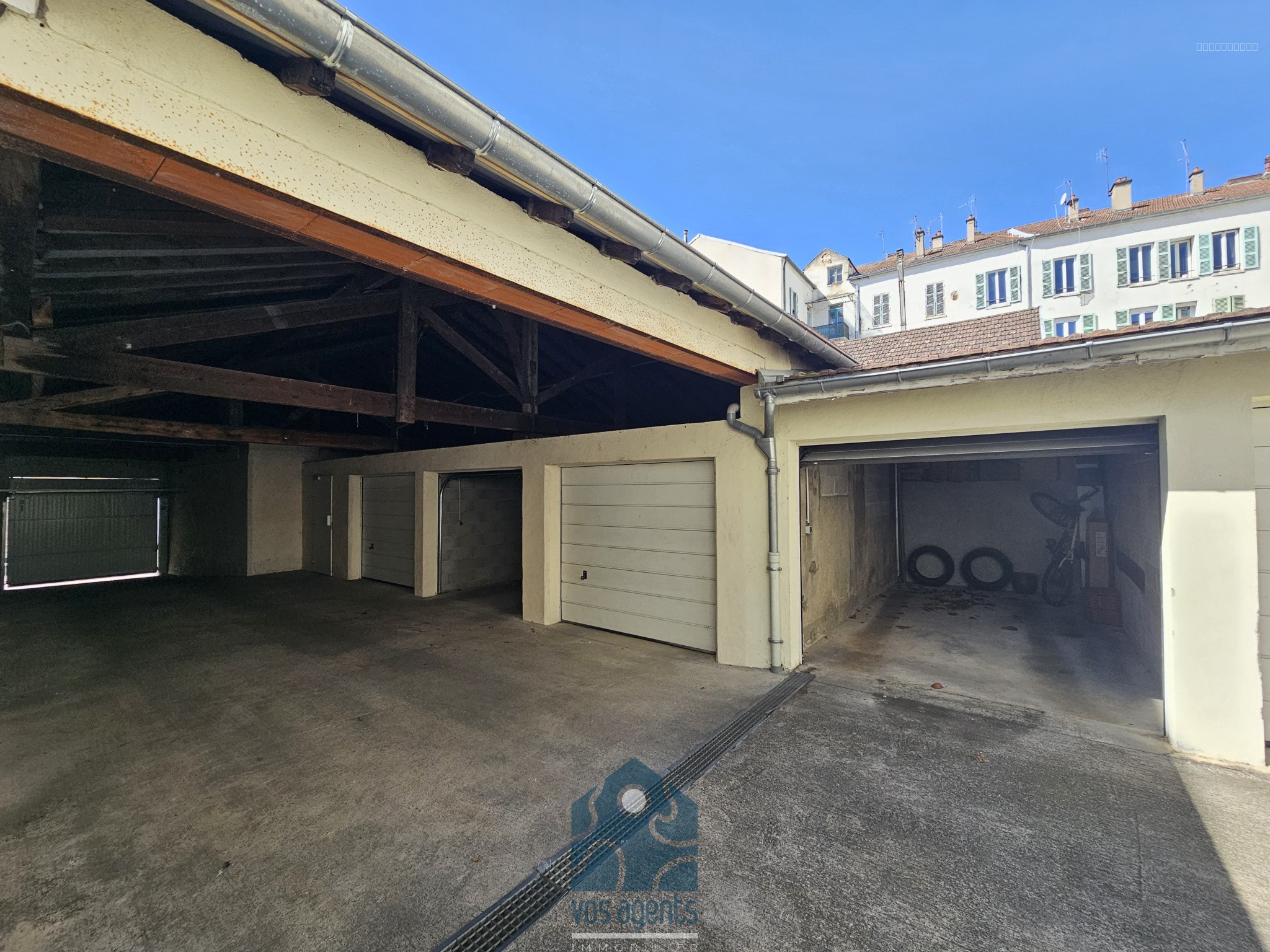 Appartement F4 traversant avec balcons, terrasse, cave et garage — photo 11