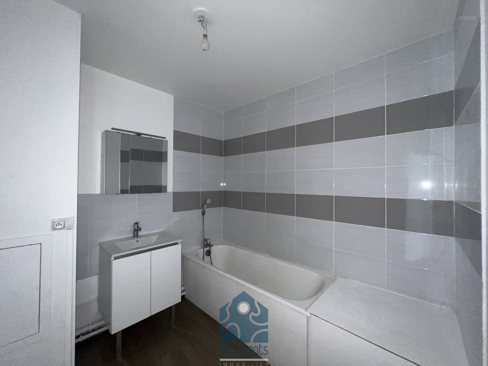 APPARTEMENT 4 PIECES AVEC BALCON, CAVE ET PARKING — photo 9
