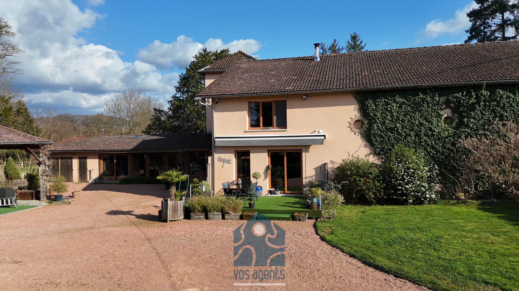Propriété 6 pièces avec piscine, box à chevaux, garage, hangar et grand terrain — photo 14
