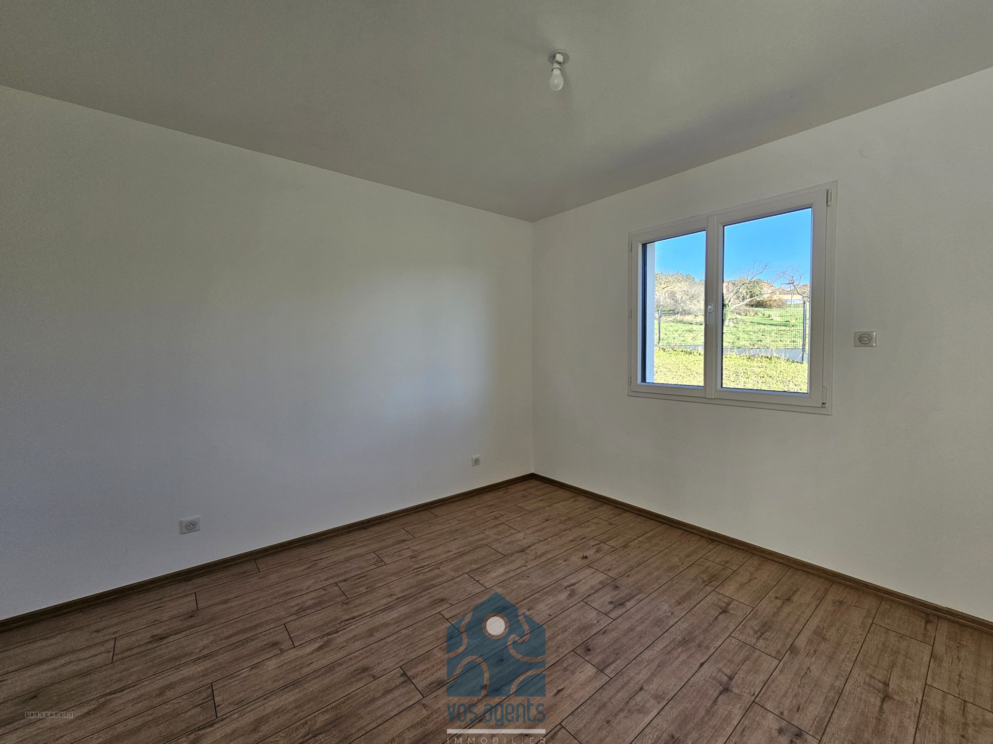 Villa 4 pièces de plain-pied avec piscine, terrasses, garage et jardin — photo 6