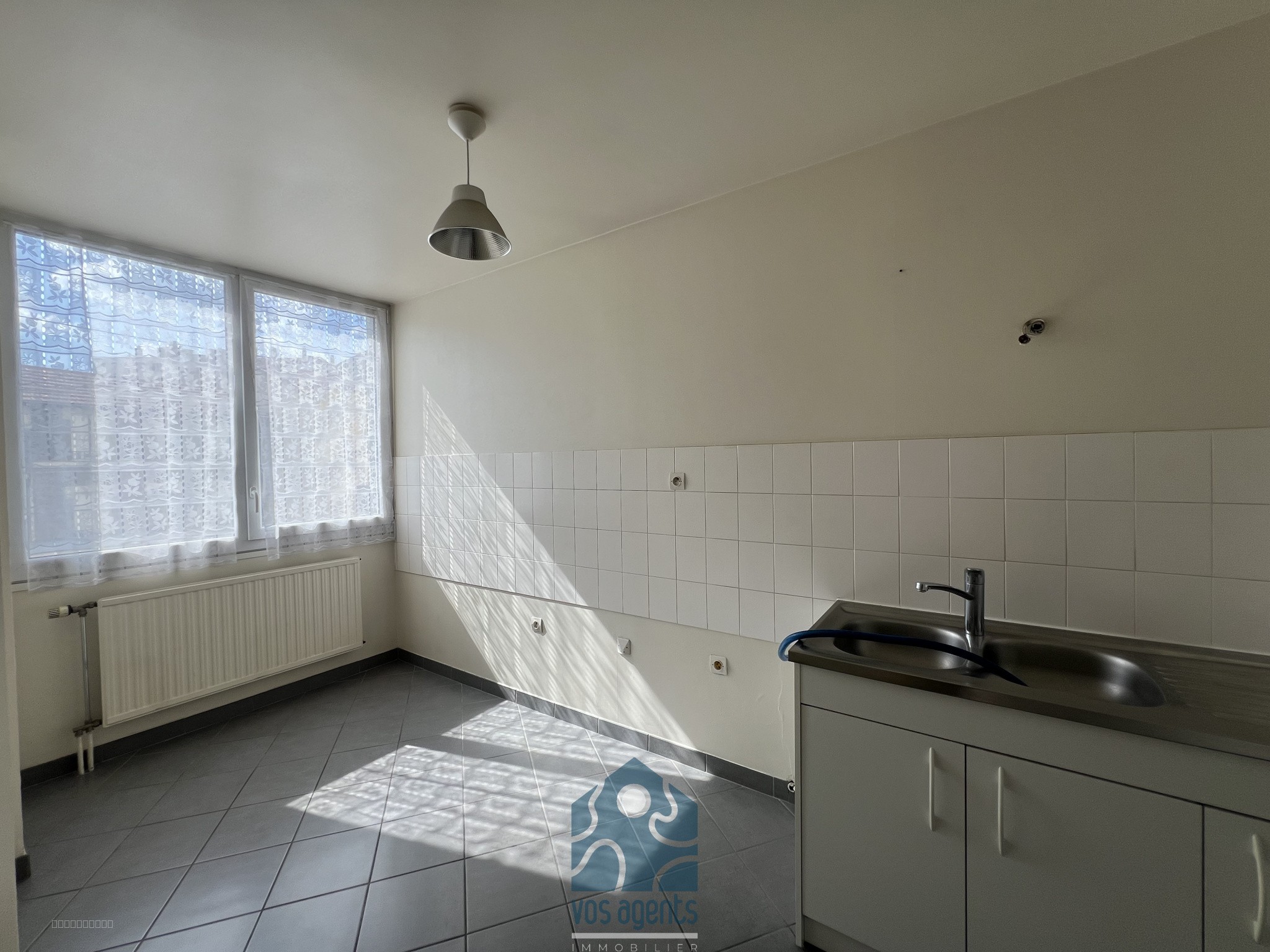 APPARTEMENT 4 PIECES AVEC BALCON, CAVE ET PARKING — photo 6