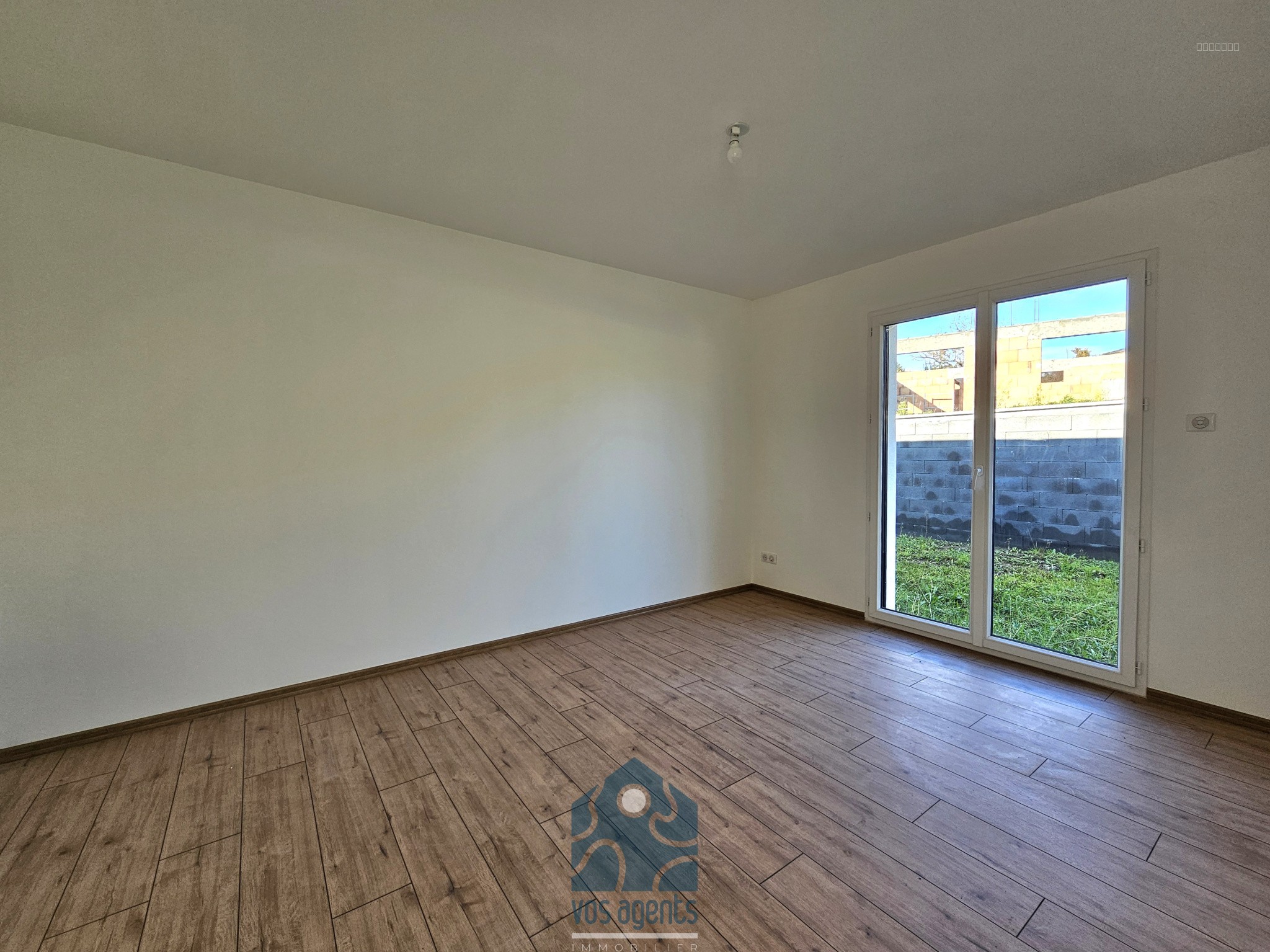 Villa 4 pièces de plain-pied avec piscine, terrasses, garage et jardin — photo 5