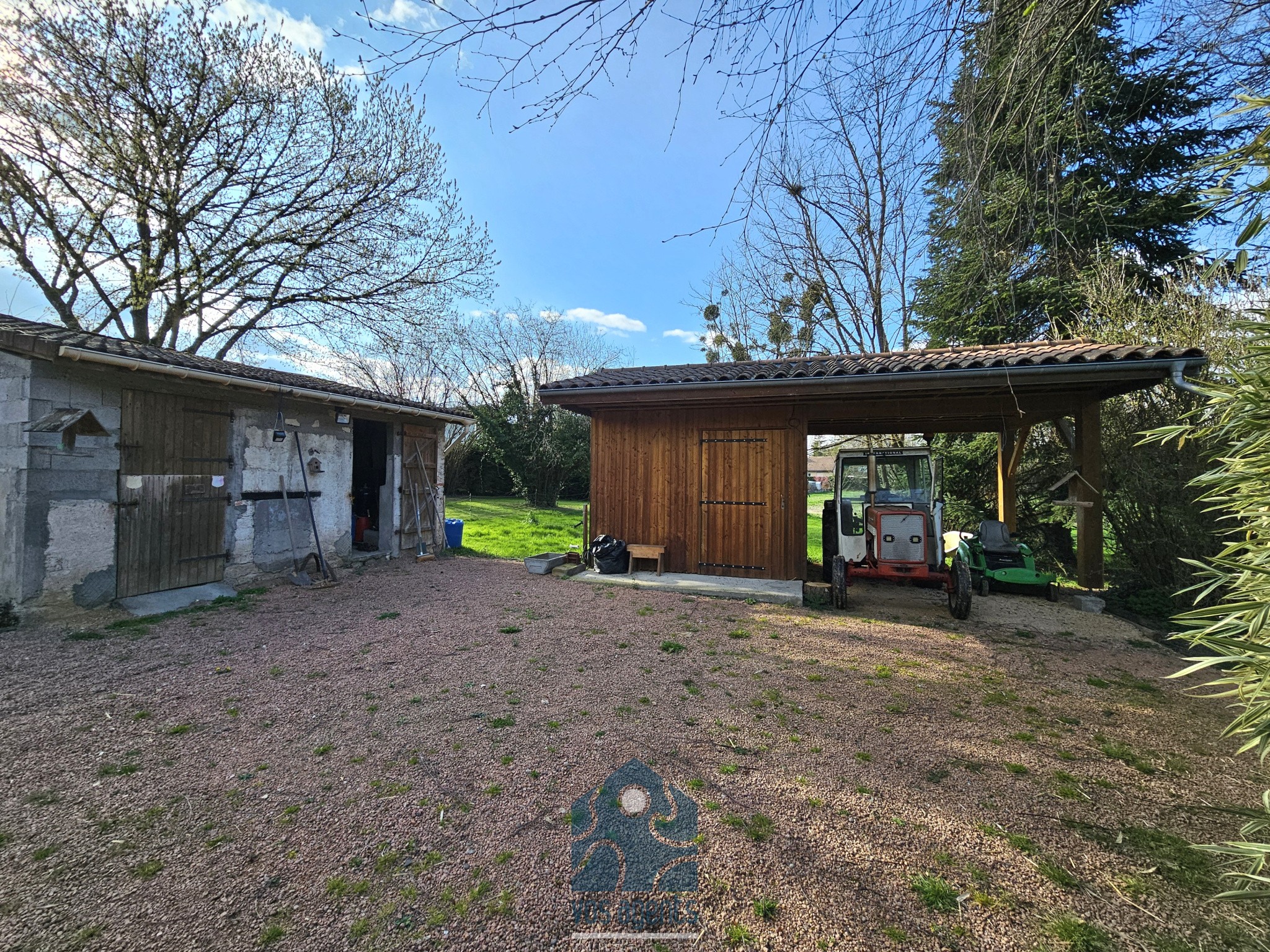 Propriété 6 pièces avec piscine, box à chevaux, garage, hangar et grand terrain — photo 17
