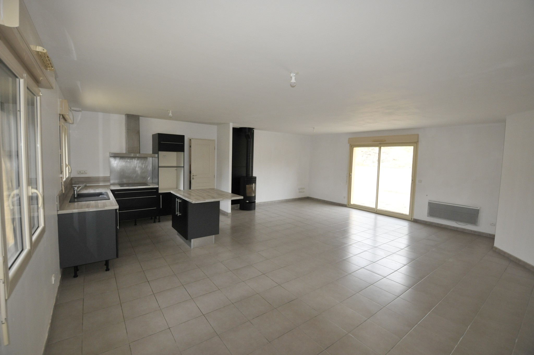 Maison à Louer Sur Boisseuil de 2011 avec 4 chambres de 107m2, de plain pieds — photo 4