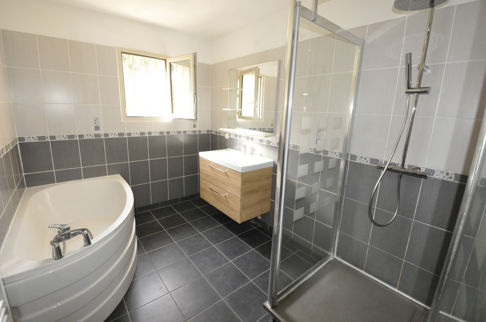 Maison à Louer Sur Boisseuil de 2011 avec 4 chambres de 107m2, de plain pieds — photo 10