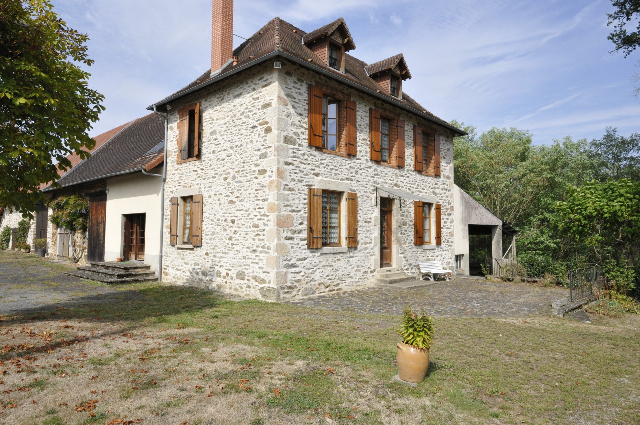 Grande maison en pierre avec grange proche Le VIGEN — photo 2