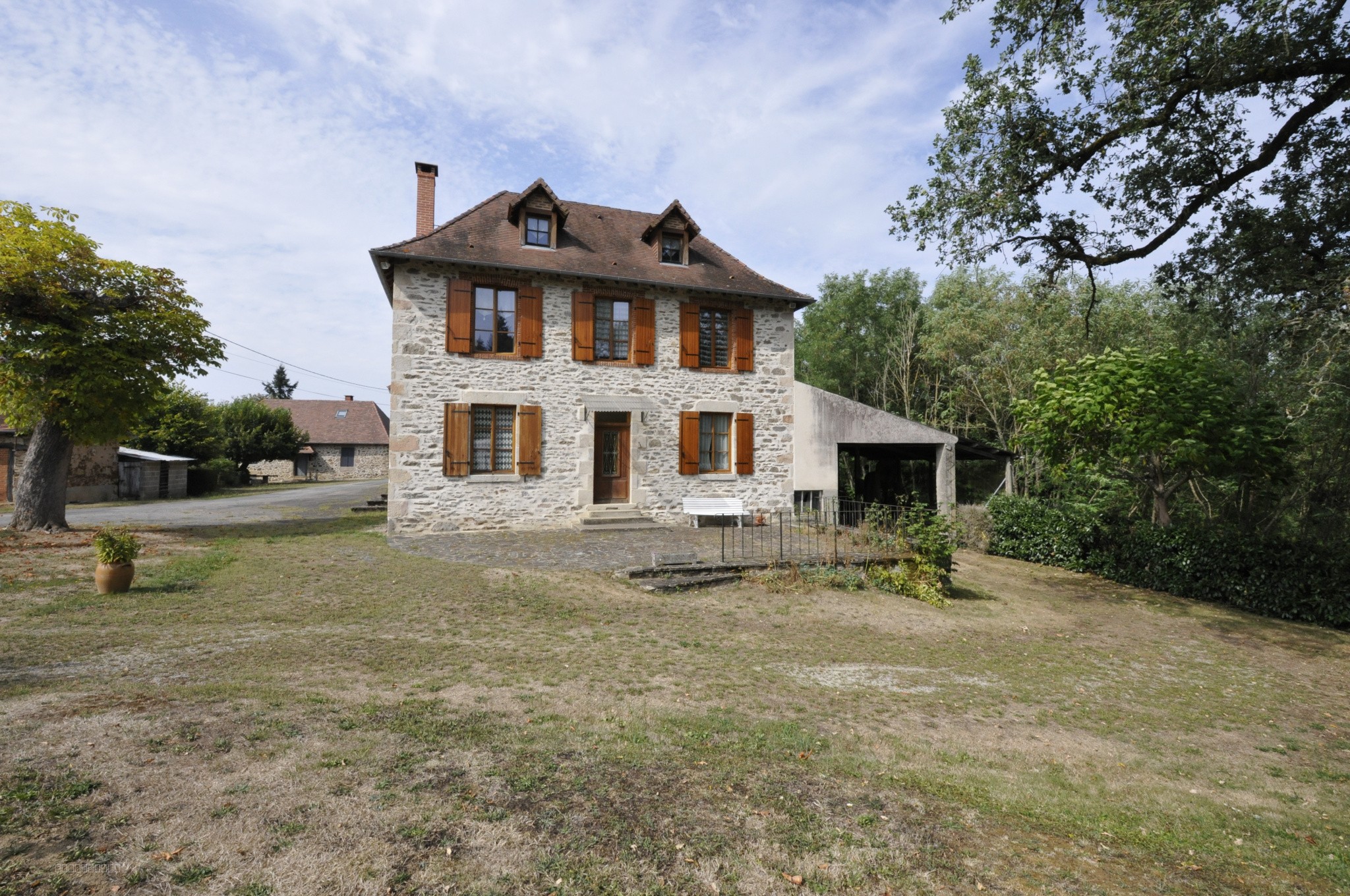 Grande maison en pierre avec grange proche Le VIGEN — photo 4