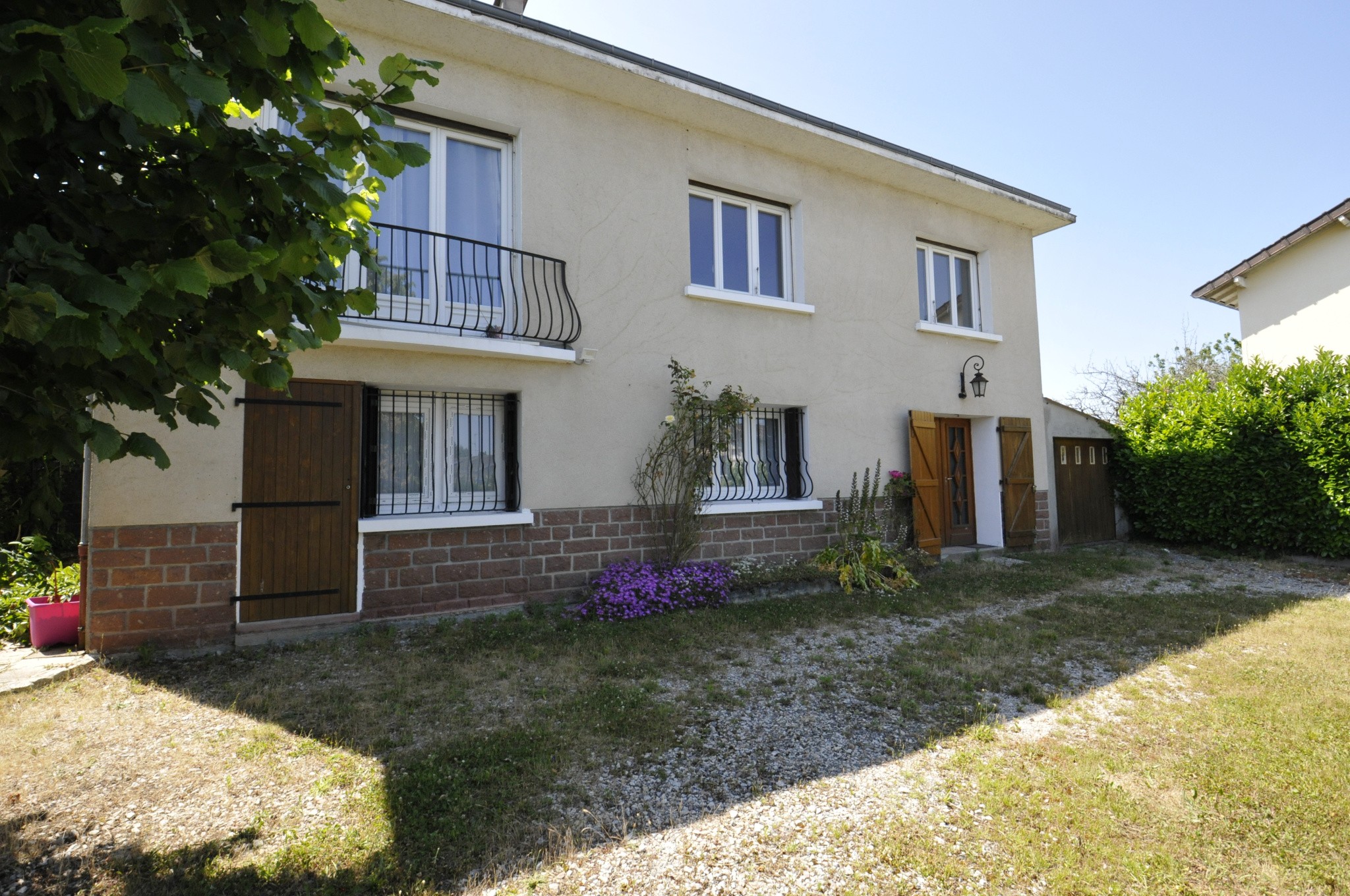 Maison au coeur de Feytiat centre en pierre — photo 4