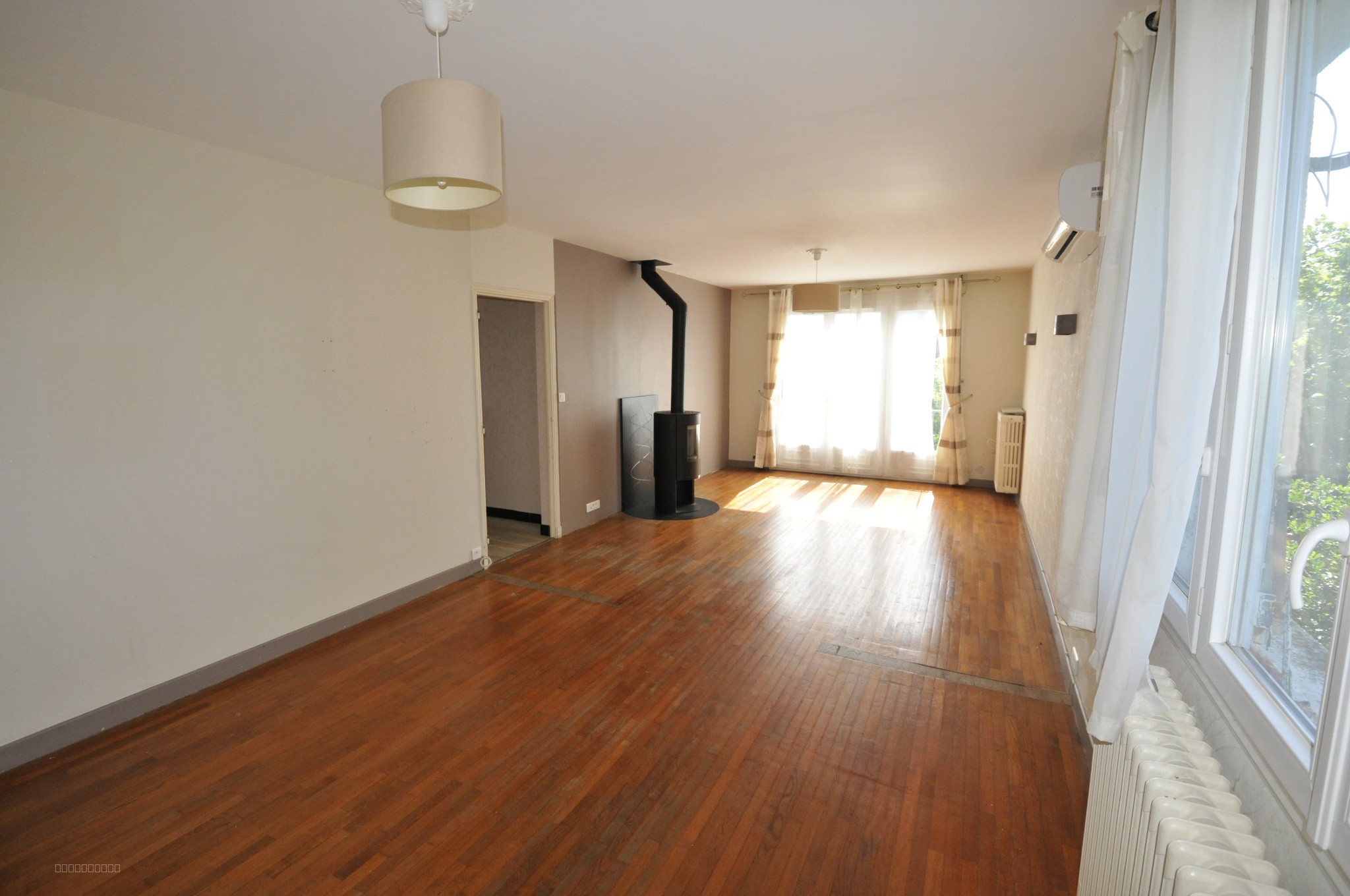 Maison au coeur de Feytiat centre en pierre — photo 10