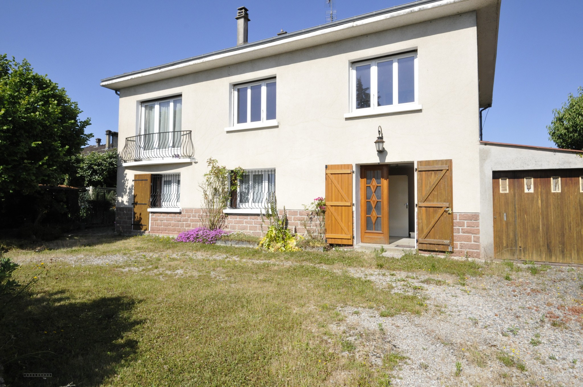 Maison au coeur de Feytiat centre en pierre — photo 2