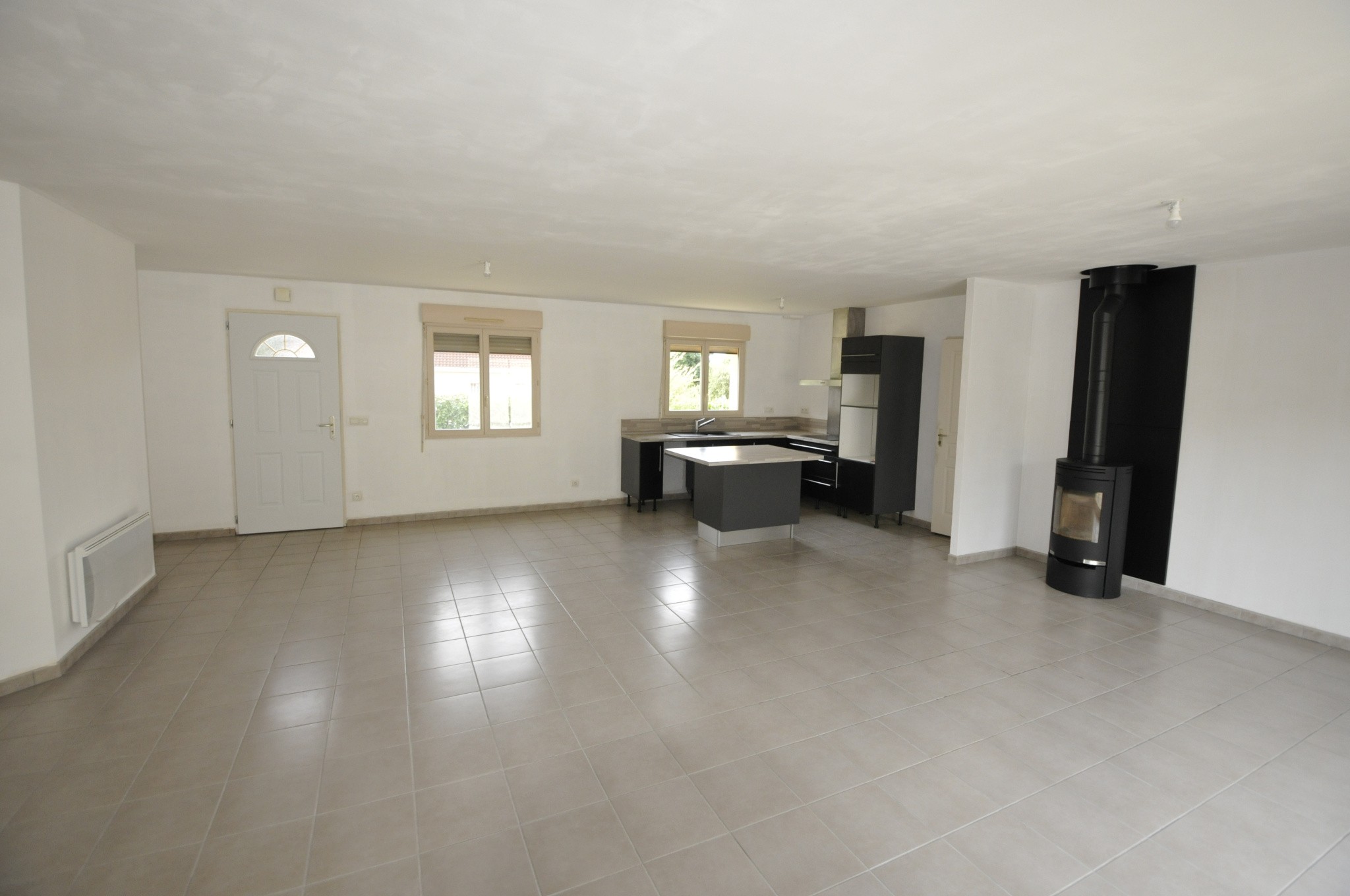 Maison à Louer Sur Boisseuil de 2011 avec 4 chambres de 107m2, de plain pieds — photo 2