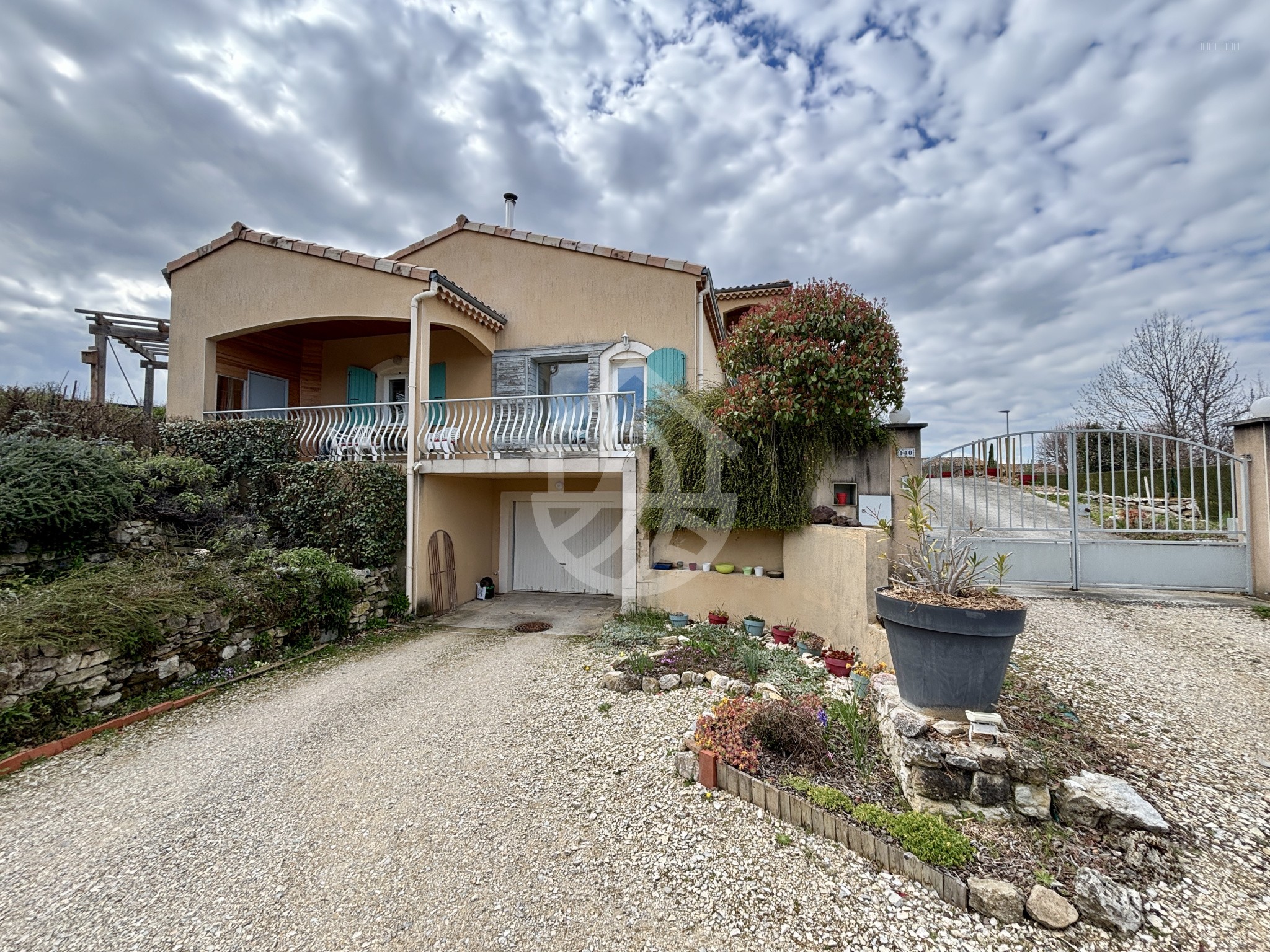 UPIE - CENTRE VILLAGE : VILLA D'ARCHITECTE - 6 PIÈCES - SOUS-SOL — photo 7