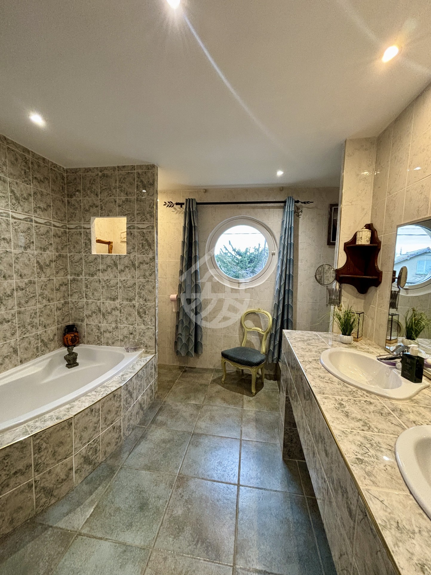 LIVRON-SUR-DROME : MAISON D'ARCHITECTE - 7 PIÈCES - PISCINE INTÉRIEURE — photo 17