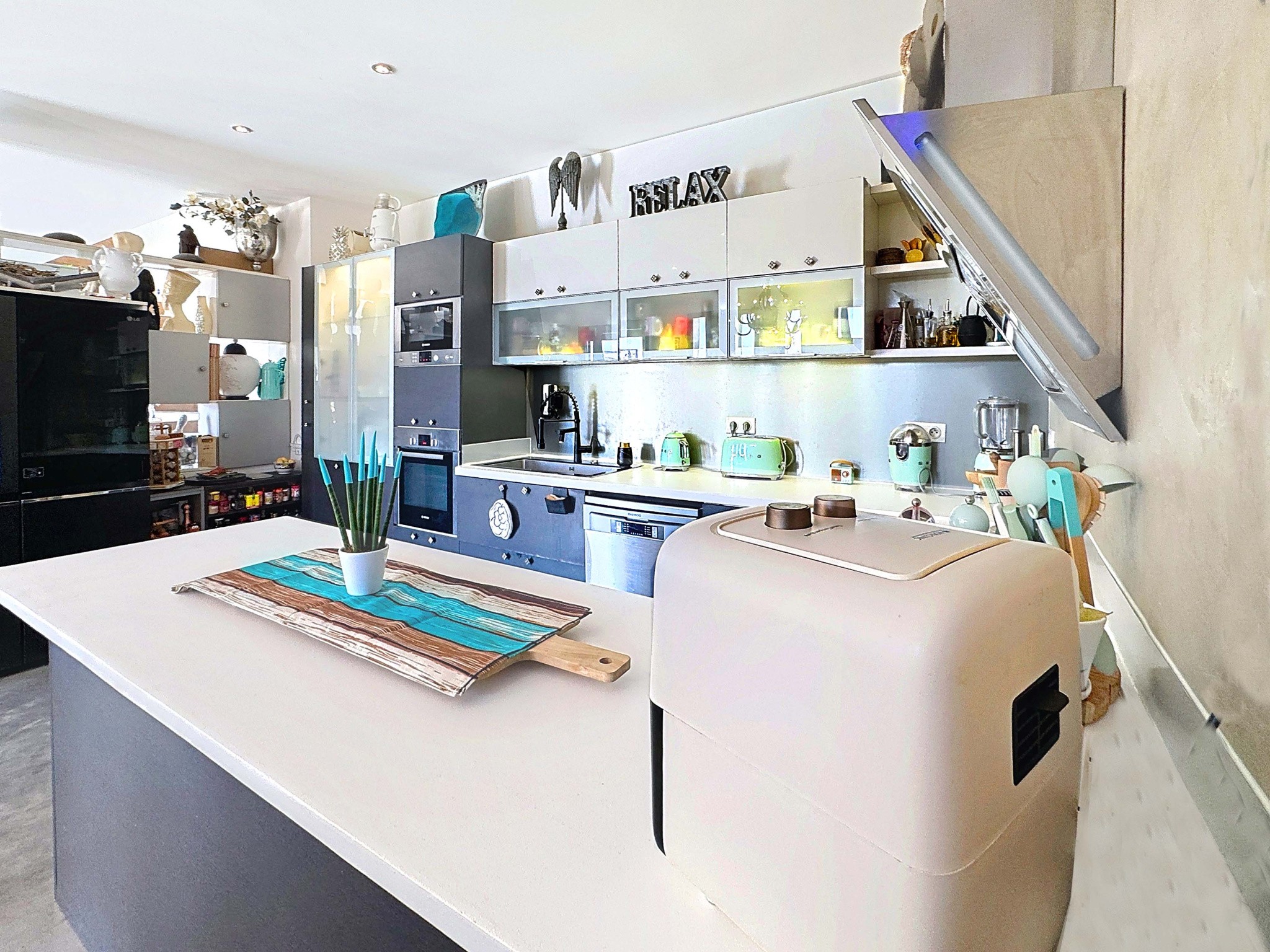 83700 DAINT RAPHAEL -VILLA CONTEMPORAINE F6 PISCINE JACUZZI — photo 18