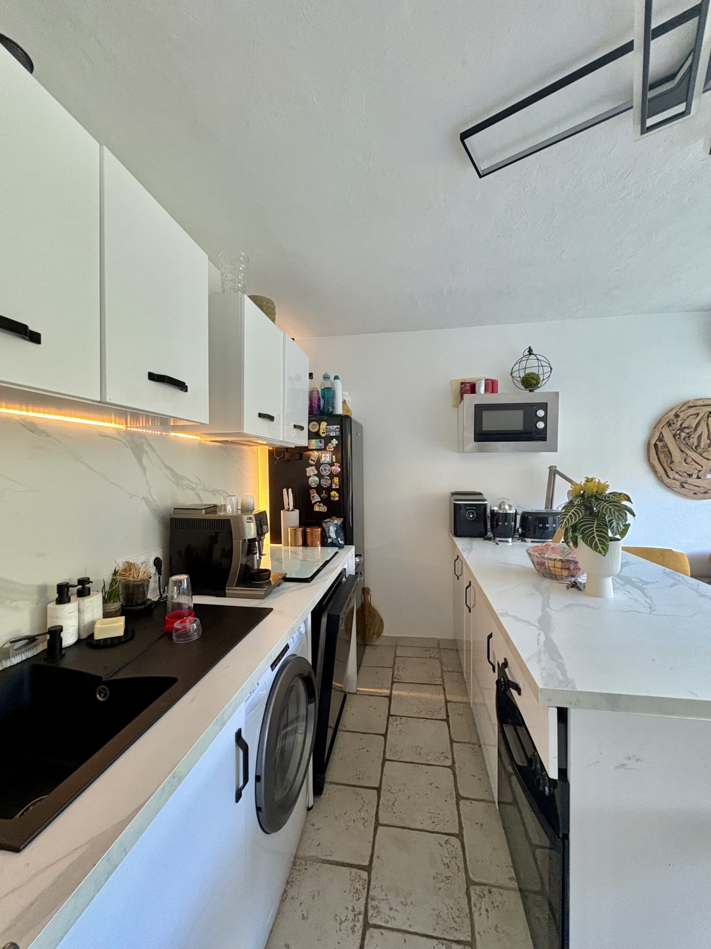 83600 FREJUS PLAGE Appartement F3 +BUREAU  rez de jardin  terrasse avec parking proche plage — photo 2