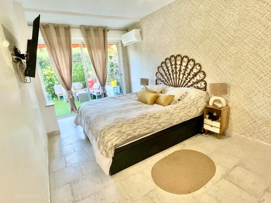 83600 FREJUS PLAGE Appartement F3 +BUREAU  rez de jardin  terrasse avec parking proche plage — photo 16
