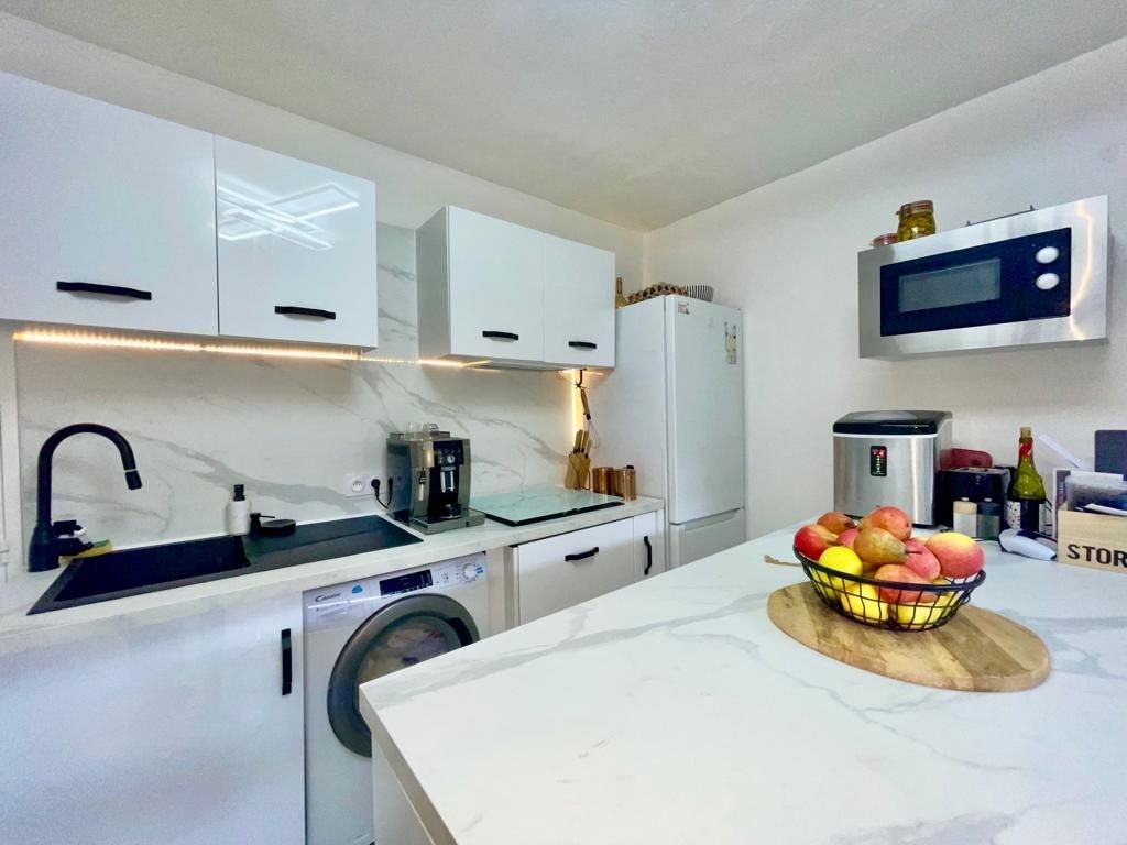 83600 FREJUS PLAGE Appartement F3 +BUREAU  rez de jardin  terrasse avec parking proche plage — photo 4