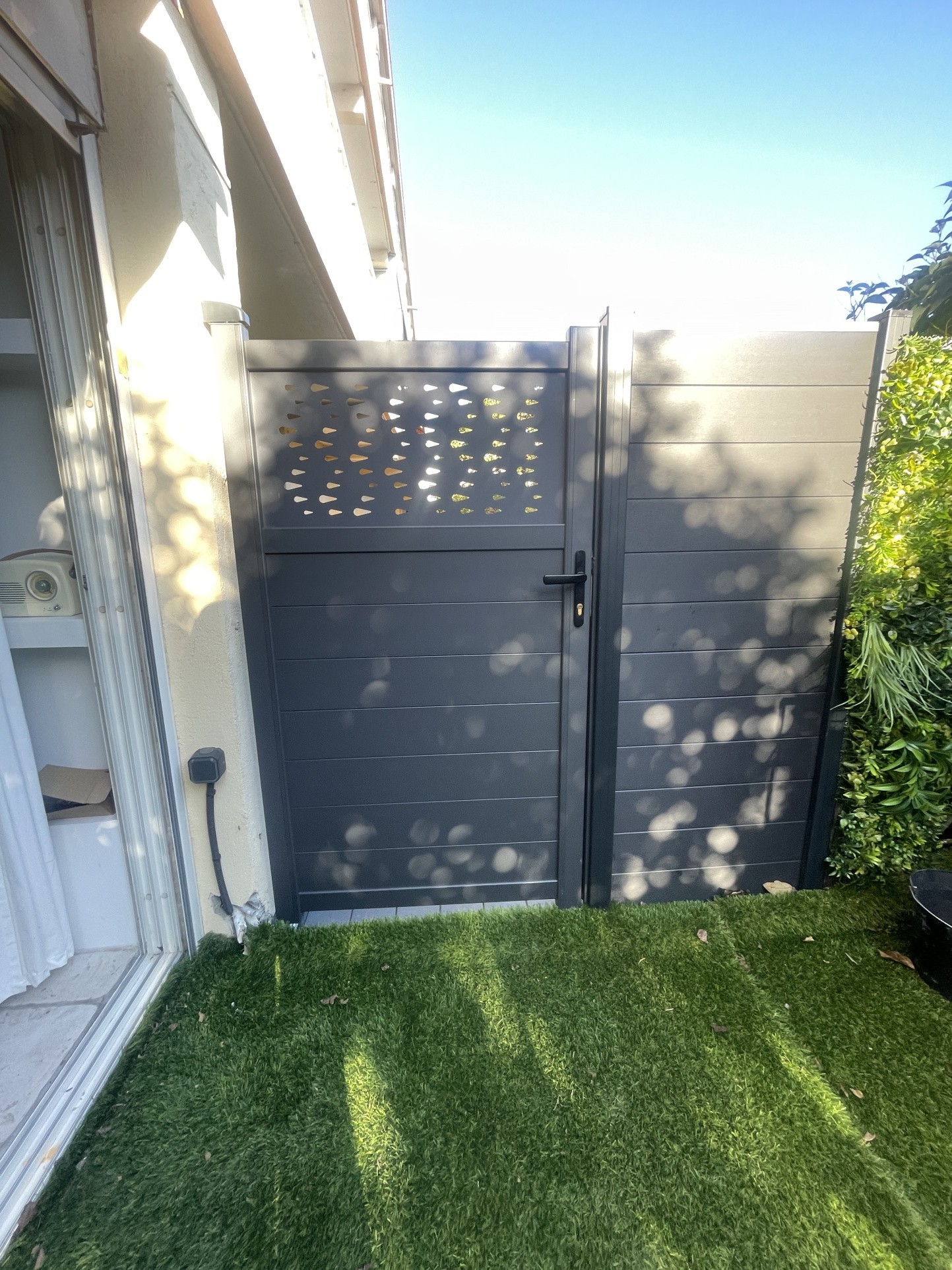 83600 FREJUS PLAGE Appartement F3 +BUREAU  rez de jardin  terrasse avec parking proche plage — photo 10