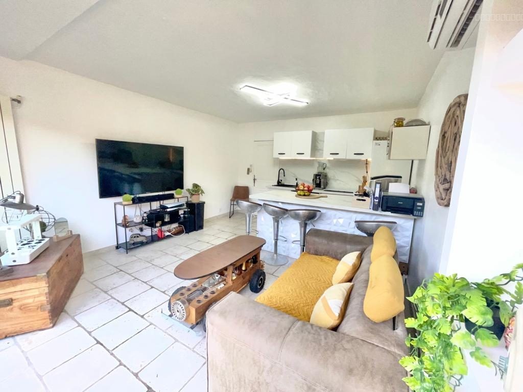 83600 FREJUS PLAGE Appartement F3 +BUREAU  rez de jardin  terrasse avec parking proche plage — photo 7