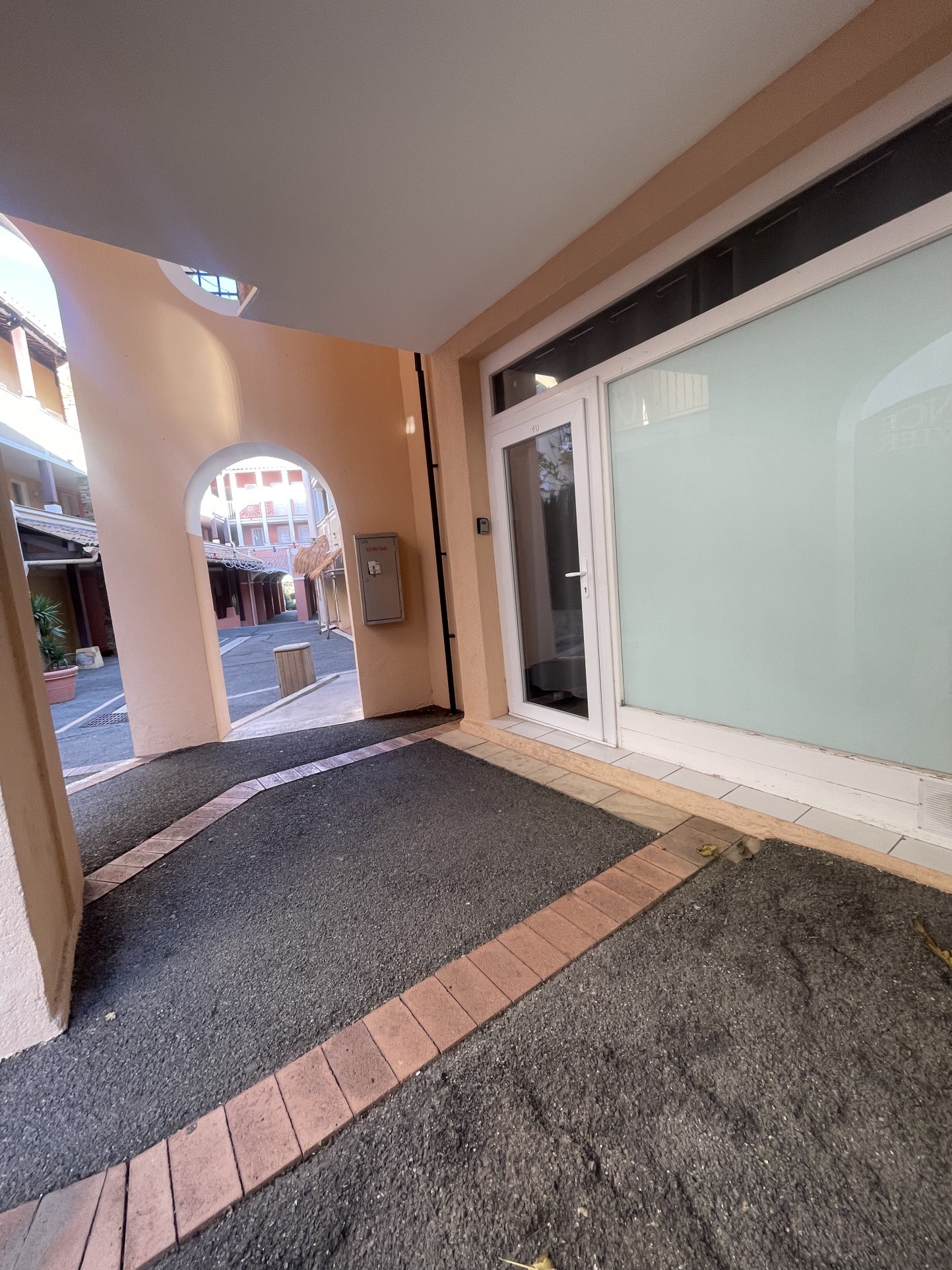 83700 SAINT RAPHAEL Appartement T1/2 Vue Mer RDC PISCINES — photo 12