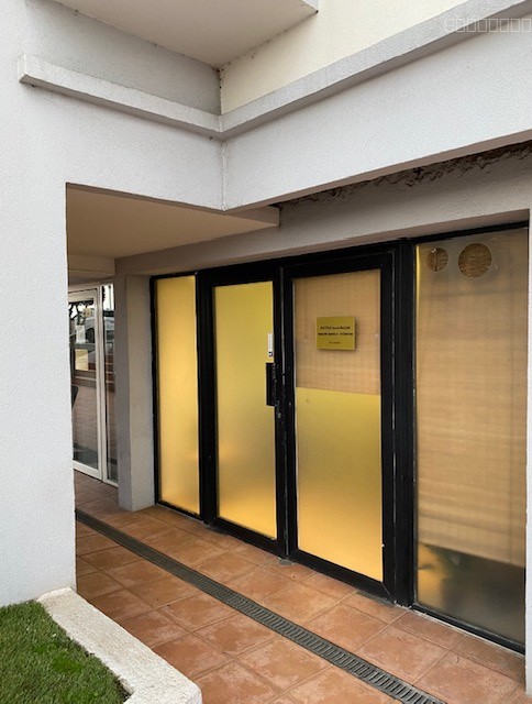 83120 SAINTE MAXIME -A LOUER- LOCAL COMMERCIAL OU PROFESSIONNEL BORD DE MER — photo 5