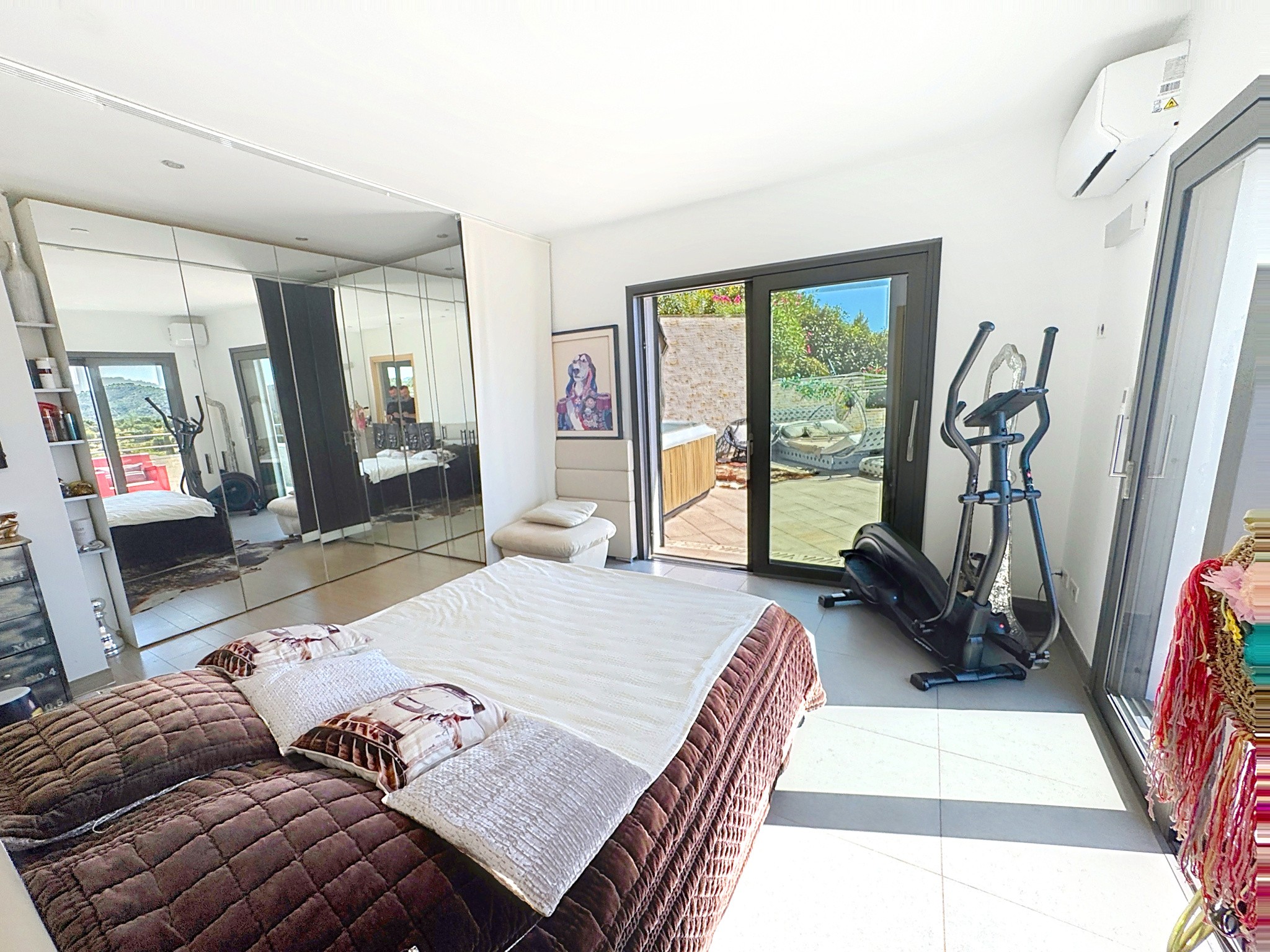 83700 DAINT RAPHAEL -VILLA CONTEMPORAINE F6 PISCINE JACUZZI — photo 11
