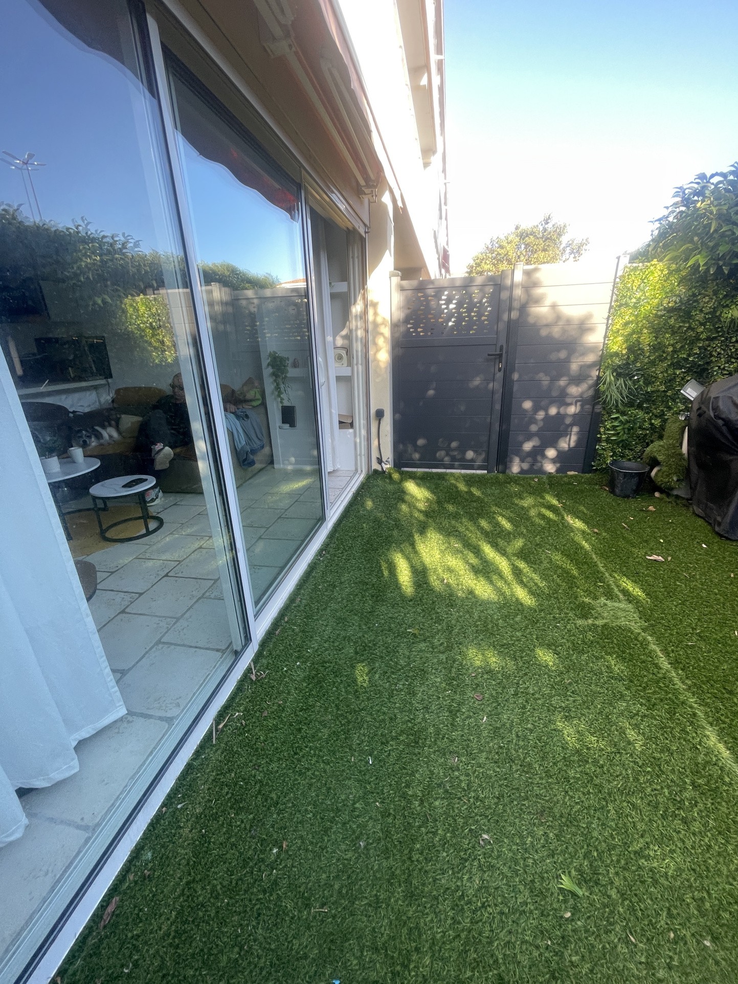 83600 FREJUS PLAGE Appartement F3 +BUREAU  rez de jardin  terrasse avec parking proche plage — photo 9