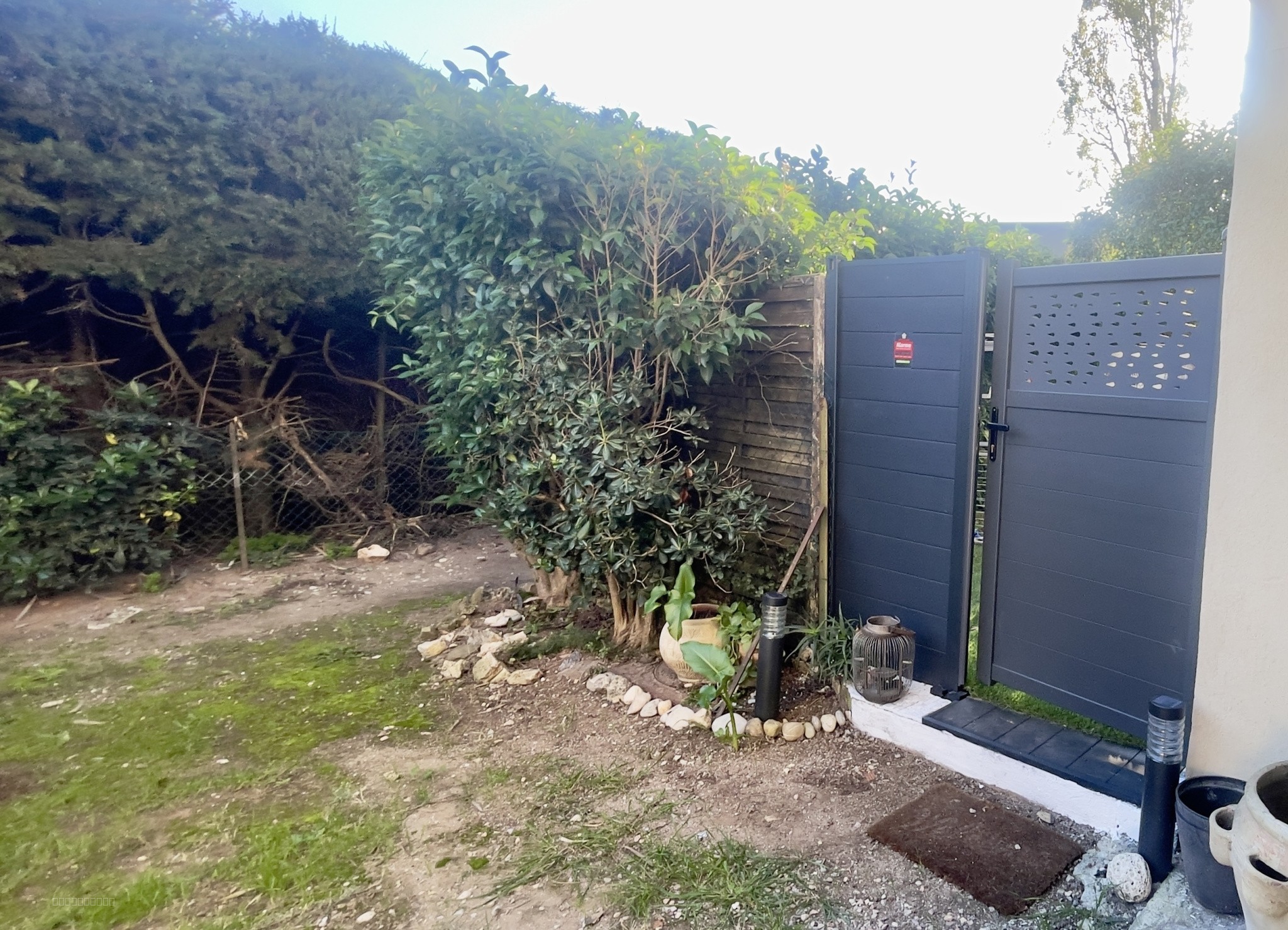 83600 FREJUS PLAGE Appartement F3 +BUREAU  rez de jardin  terrasse avec parking proche plage — photo 8