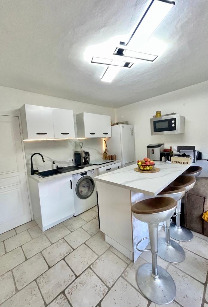 83600 FREJUS PLAGE Appartement F3 +BUREAU  rez de jardin  terrasse avec parking proche plage — photo 3