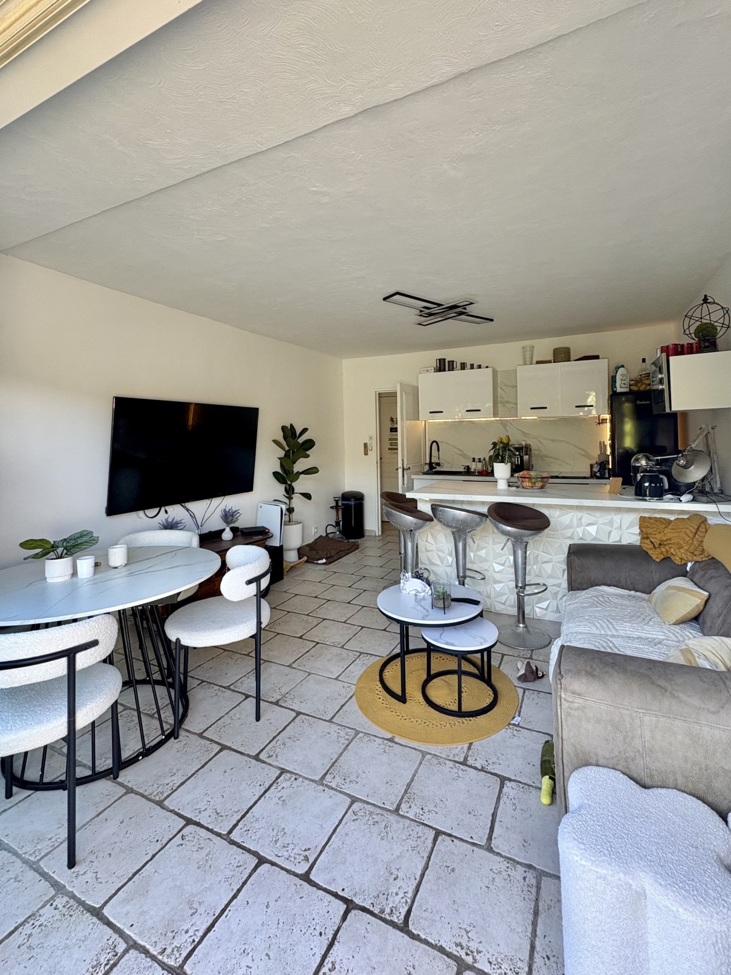83600 FREJUS PLAGE Appartement F3 +BUREAU  rez de jardin  terrasse avec parking proche plage — photo 6