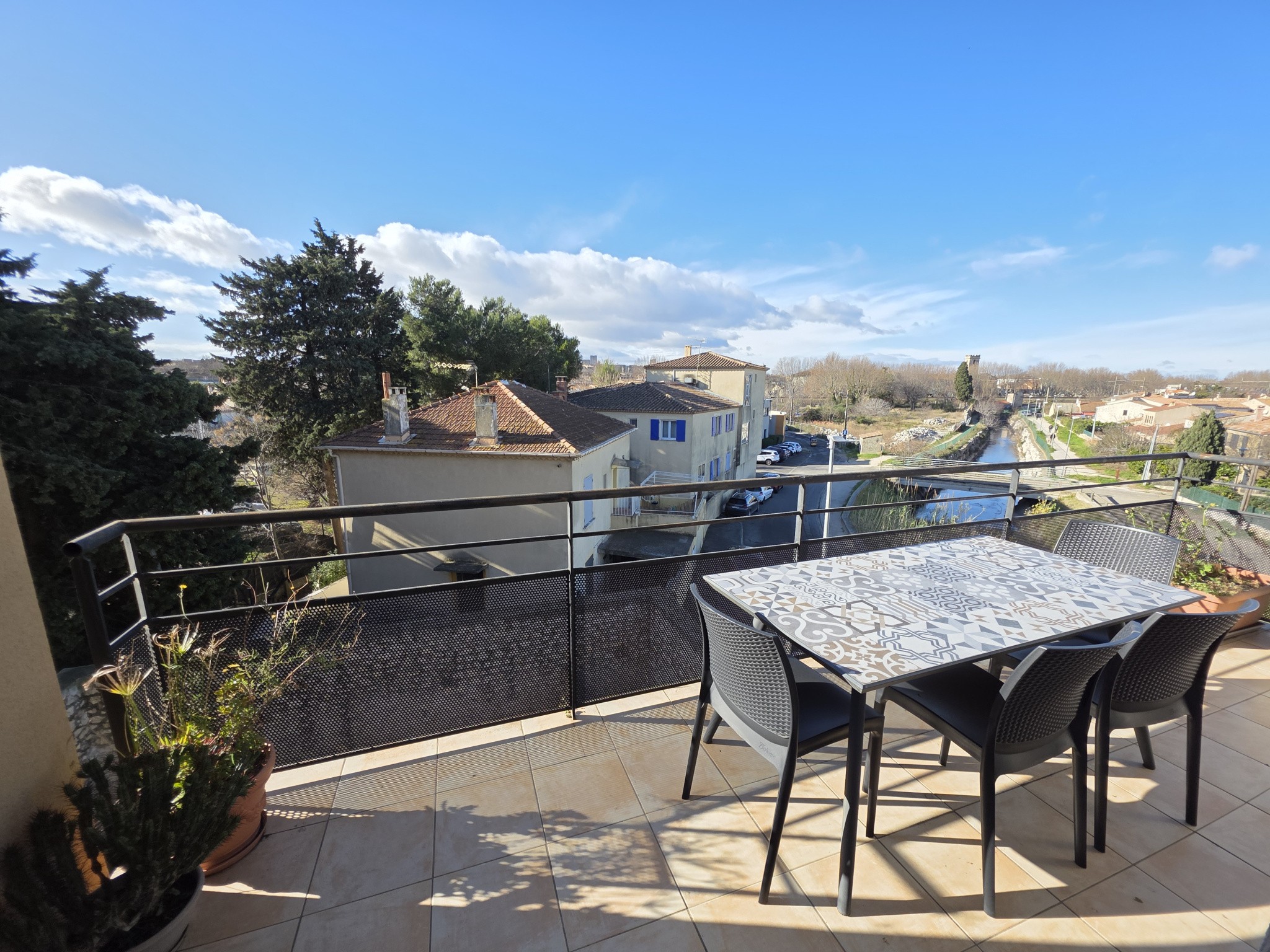 Appartement T3, terrasse, ascenseur, parking, proximité centre-ville Arles et écoles — photo 12