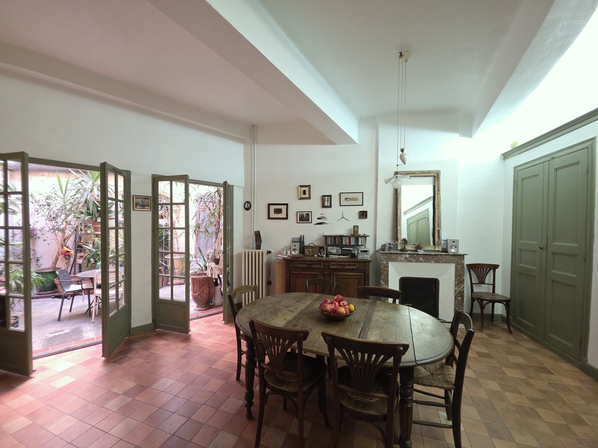 Splendide boutique d'angle dans le centre-ville historique d'Arles — photo 5