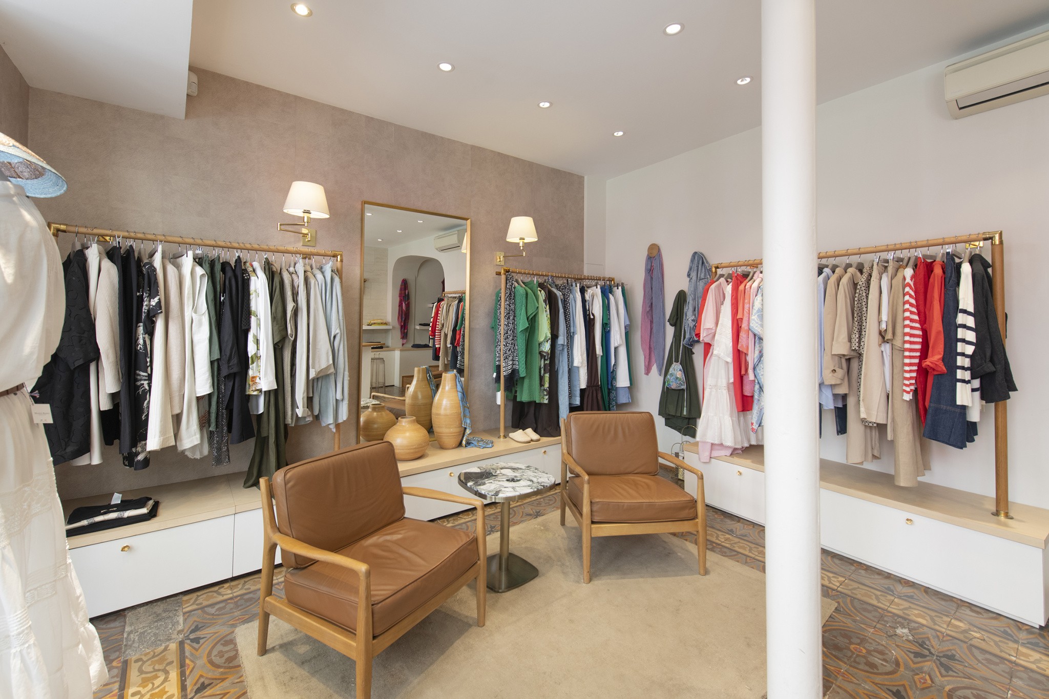 Splendide boutique d'angle dans le centre-ville historique d'Arles — photo 3