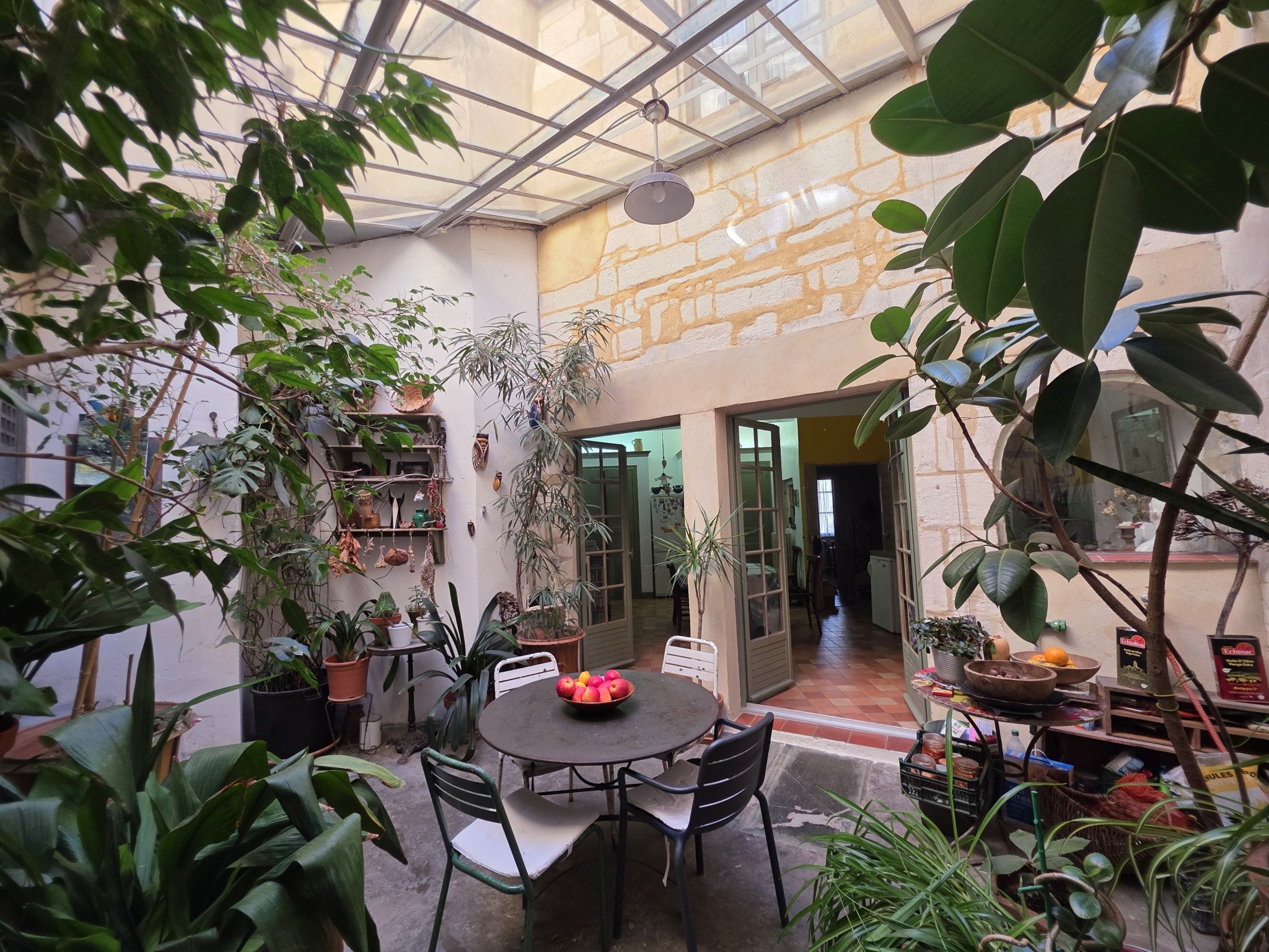 Splendide boutique d'angle dans le centre-ville historique d'Arles — photo 8