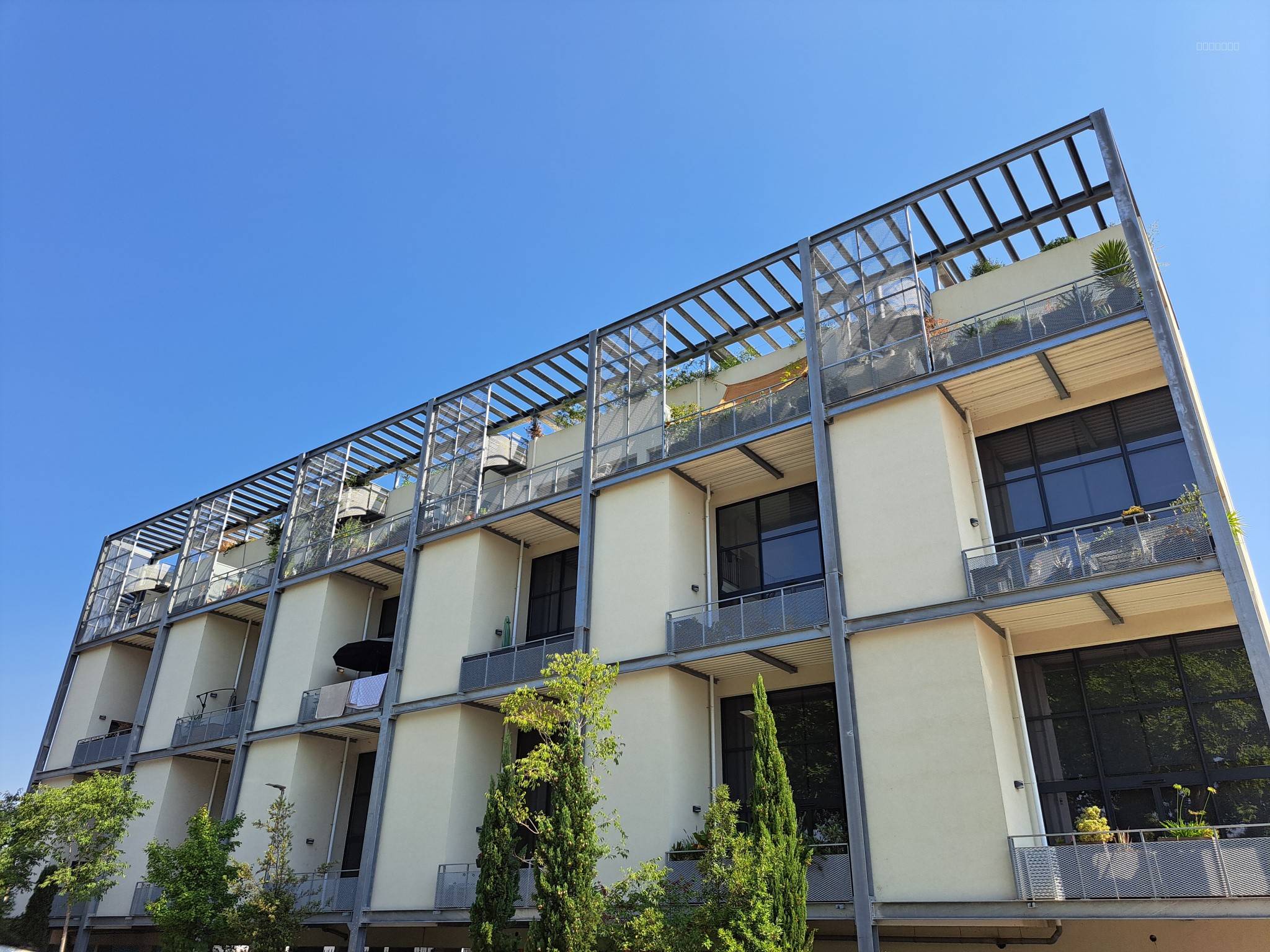 Appartement en duplex avec terrasse et parkings privatives — photo 9