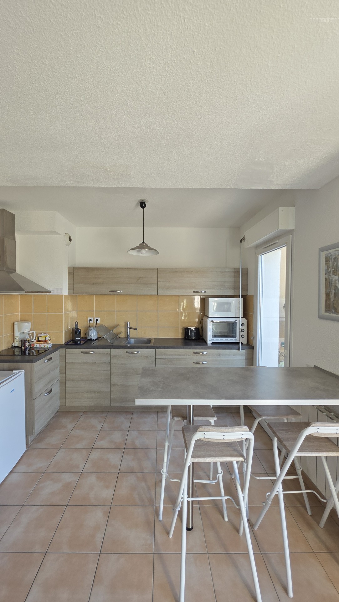 Appartement T3, terrasse, ascenseur, parking, proximité centre-ville Arles et écoles — photo 3