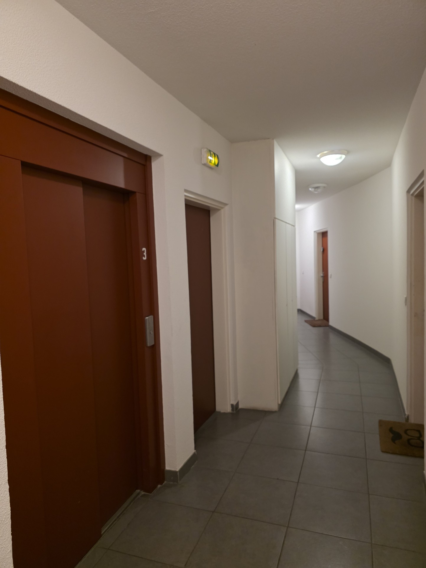 Appartement T3, terrasse, ascenseur, parking, proximité centre-ville Arles et écoles — photo 10