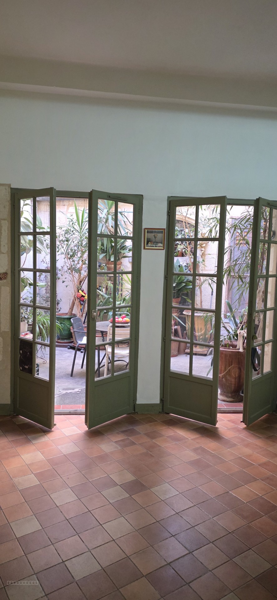 Splendide boutique d'angle dans le centre-ville historique d'Arles — photo 4