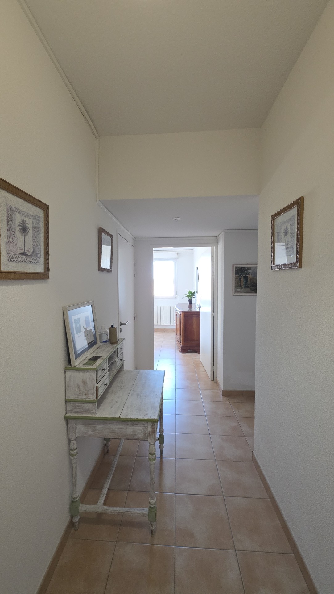 Appartement T3, terrasse, ascenseur, parking, proximité centre-ville Arles et écoles — photo 4