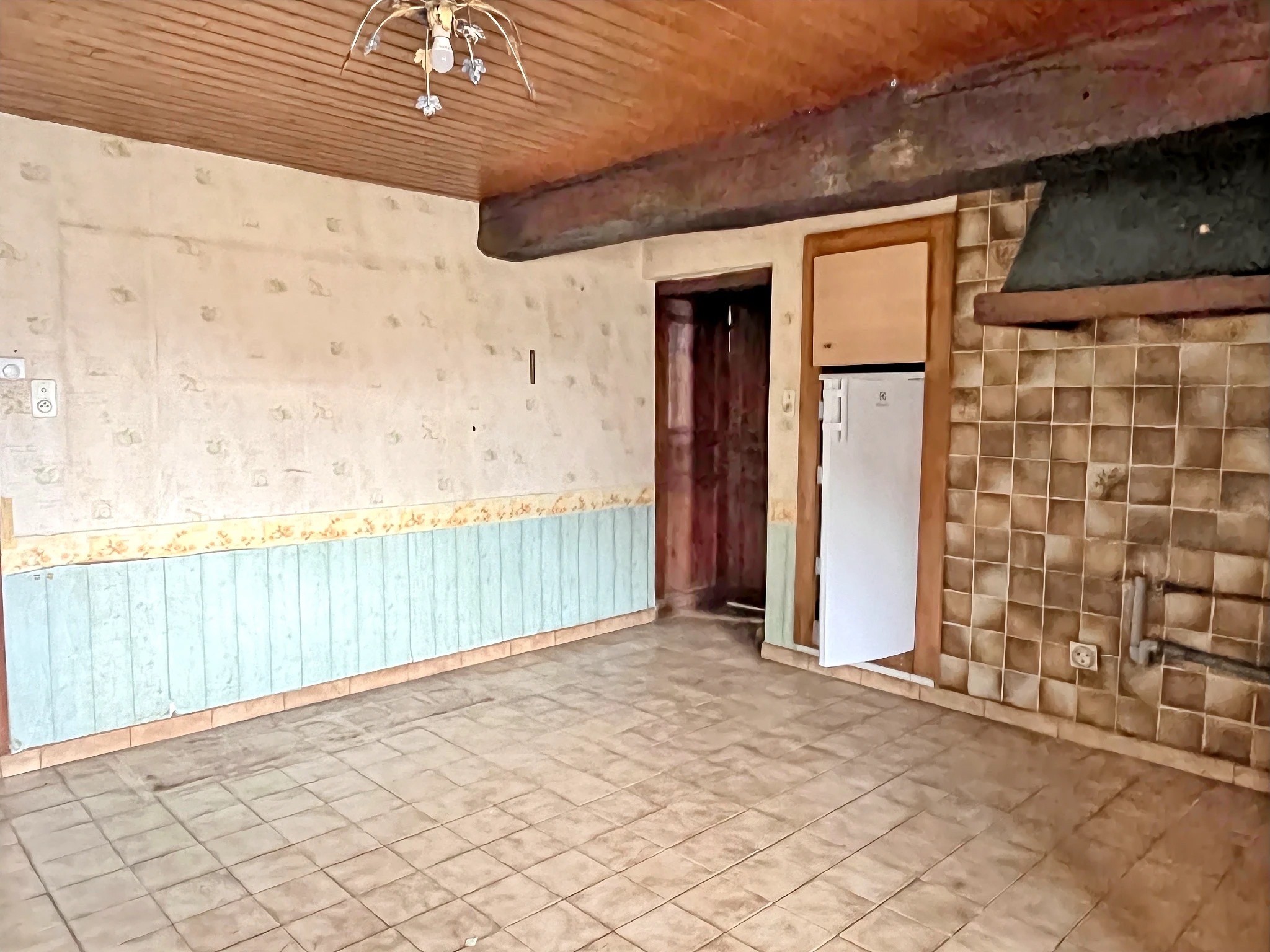 Maison style ferme de 137 m2 sur 1572 m2 de terrain 15 MNS PONT DE ROIDE — photo 2