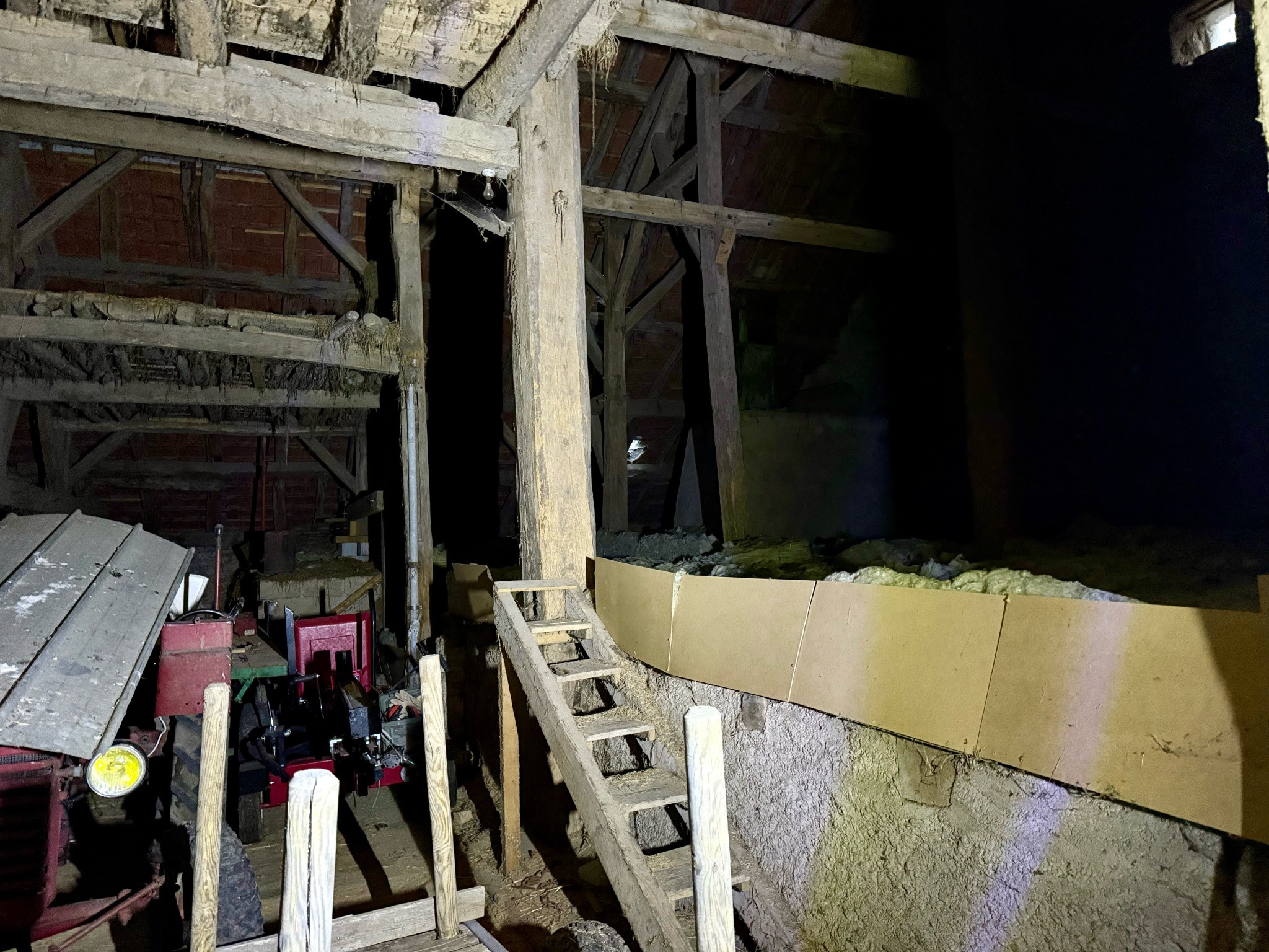 TARCENAY: Grange à réhabiliter au cœur du village : un vrai potentiel pour créer votre futur appartement — photo 2