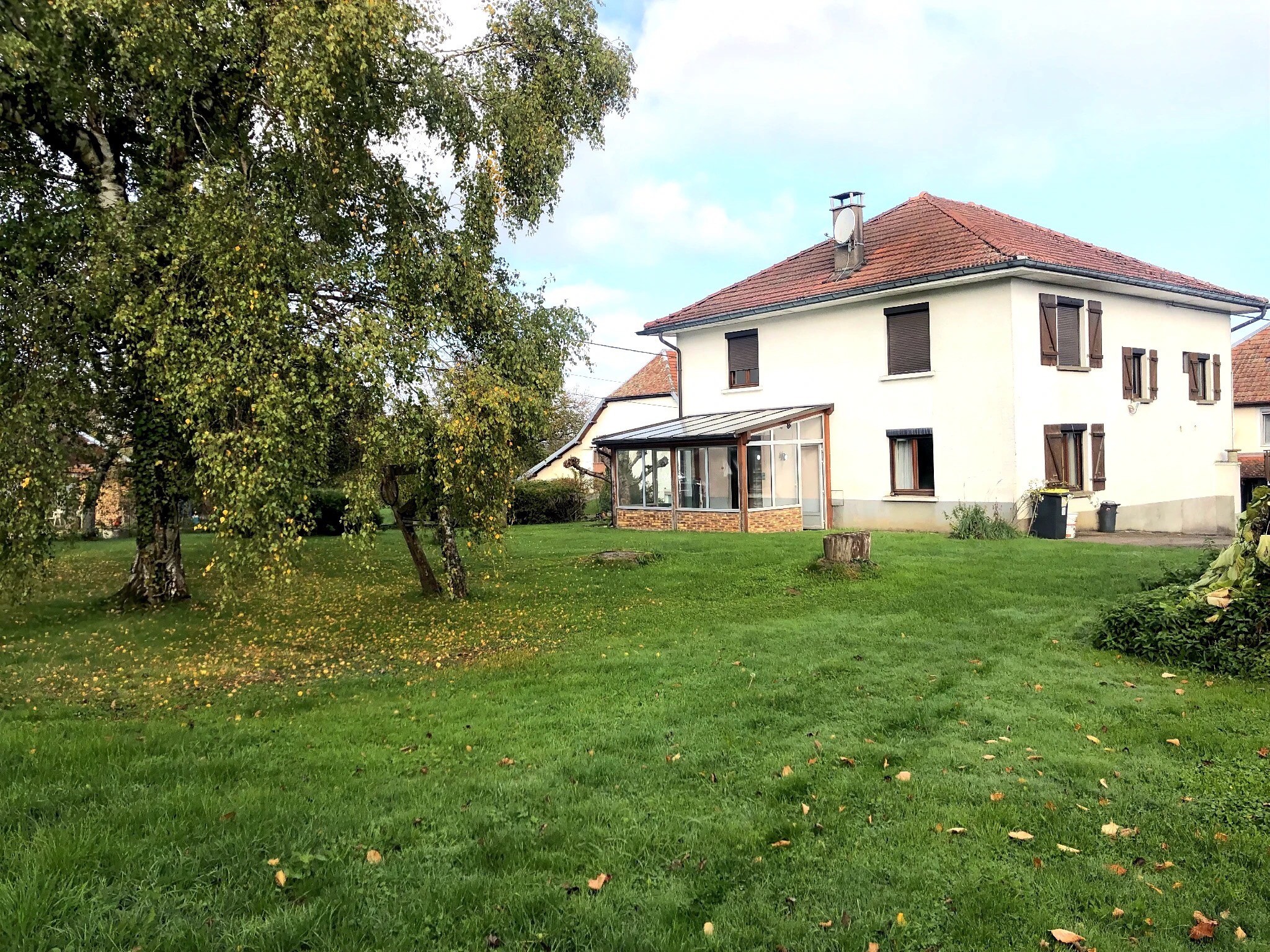 À vendre : Charmante Maison Individuelle avec Dépendance sur Grand Terrain a VELLEVANS 25430 — photo 3